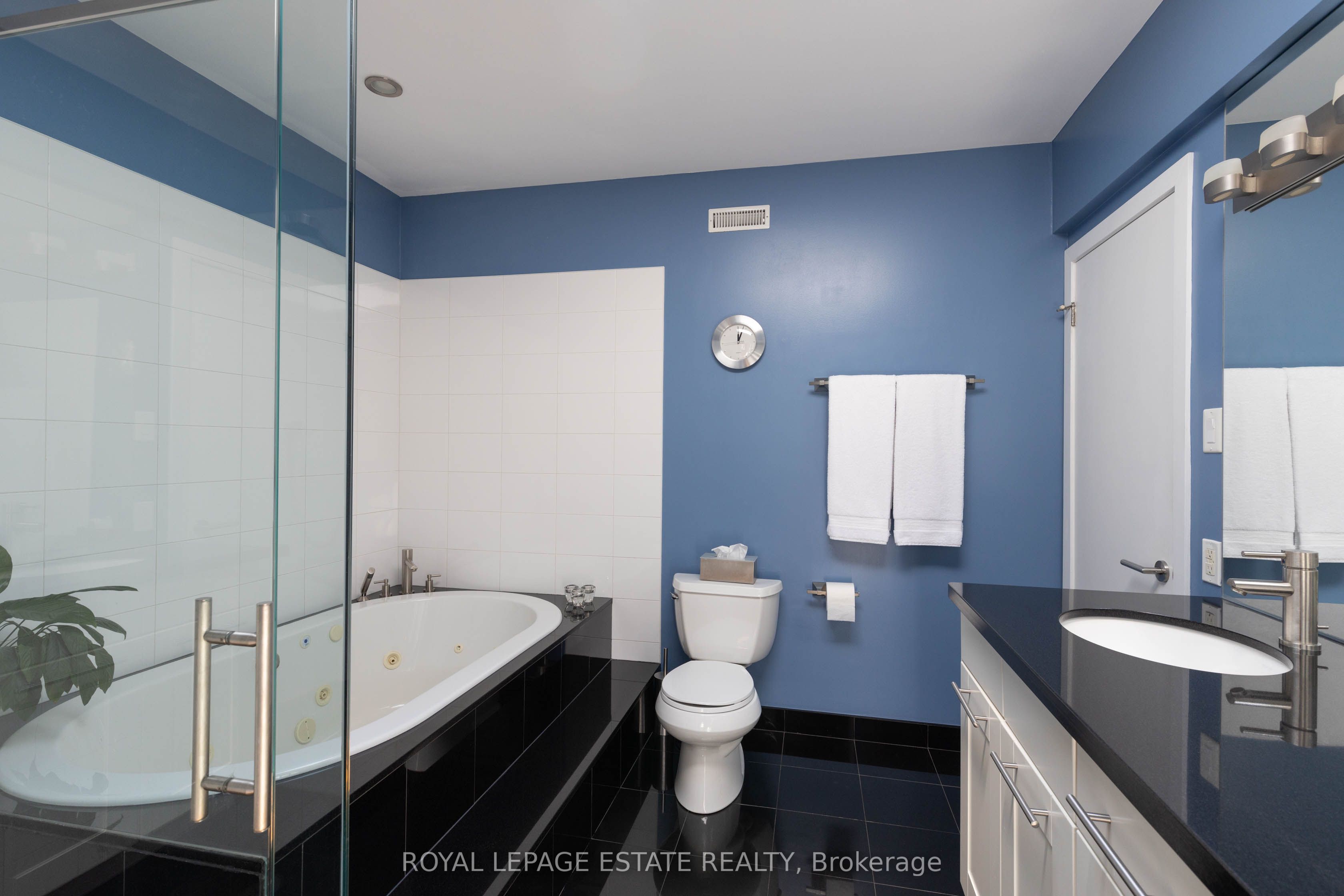 432/434 Queen Street Property Photo 42