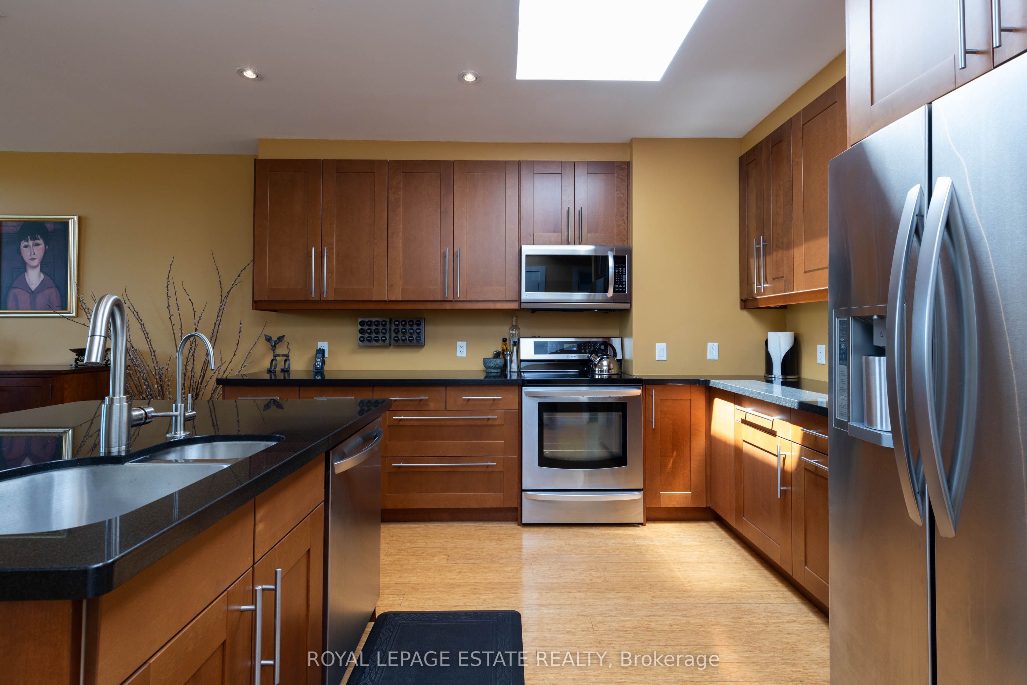 432 Queen Street E Property Photo 9