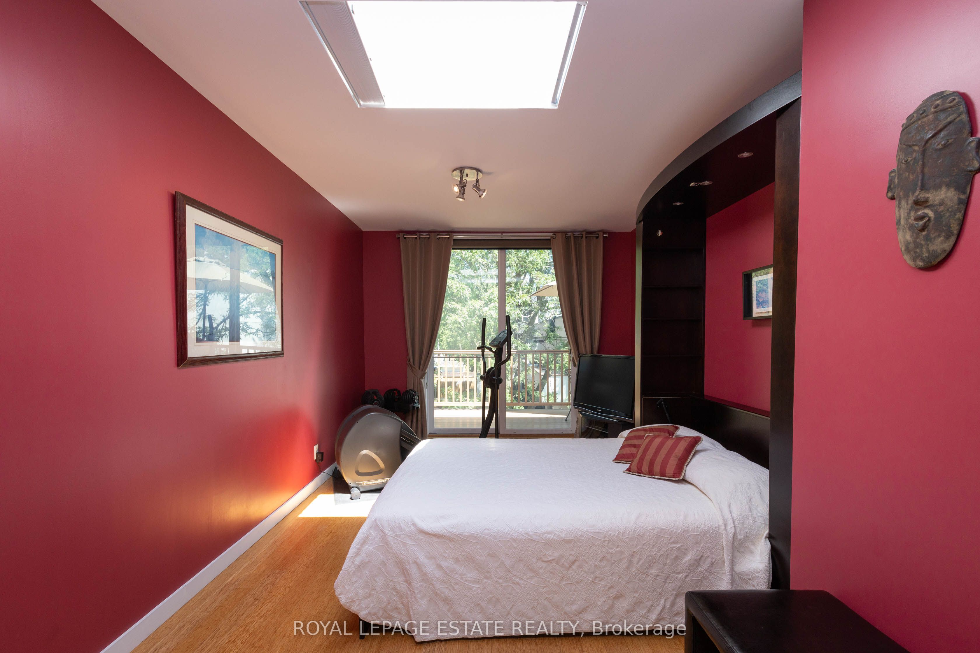 432 Queen Street E Property Photo 14