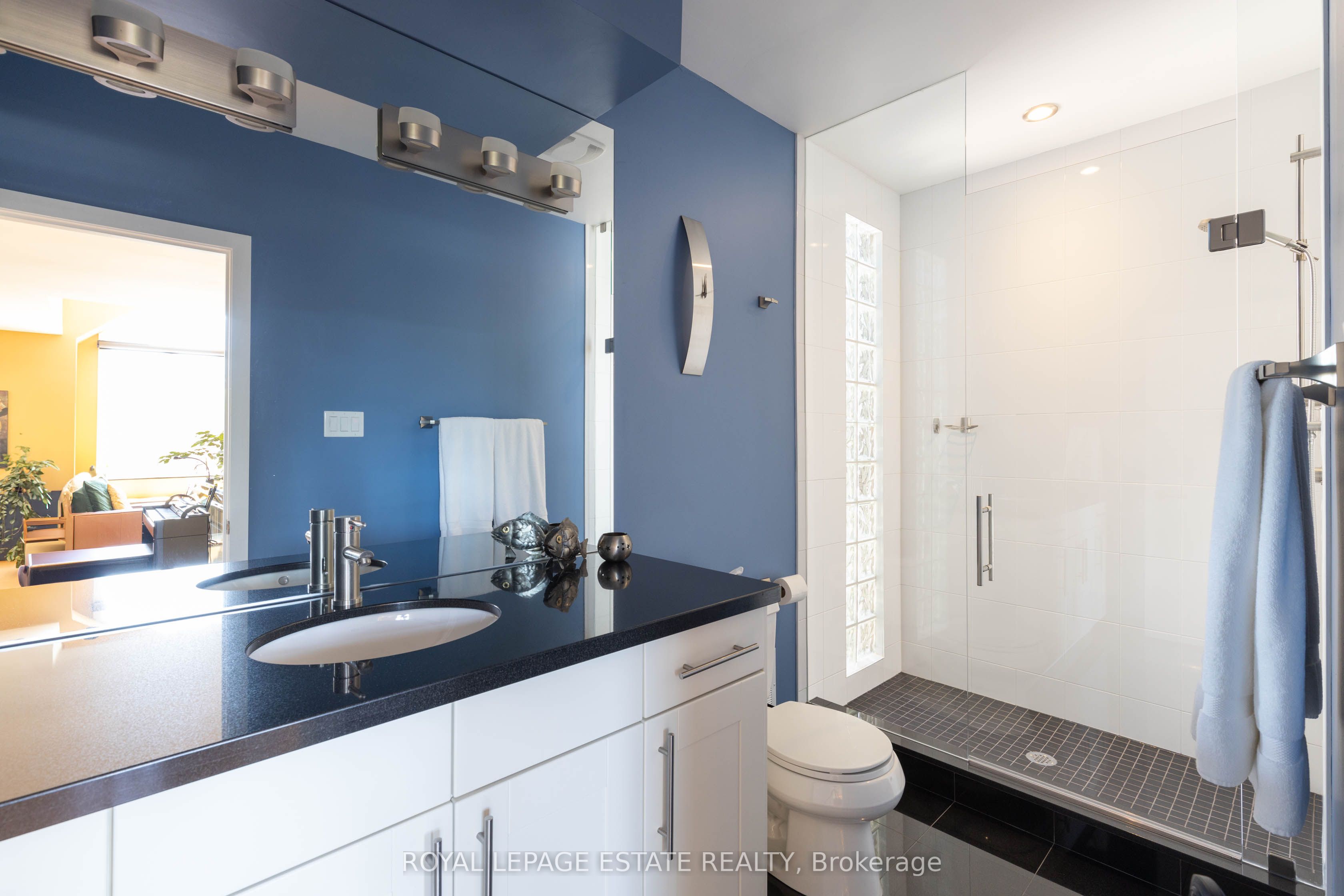 432 Queen Street E Property Photo 16