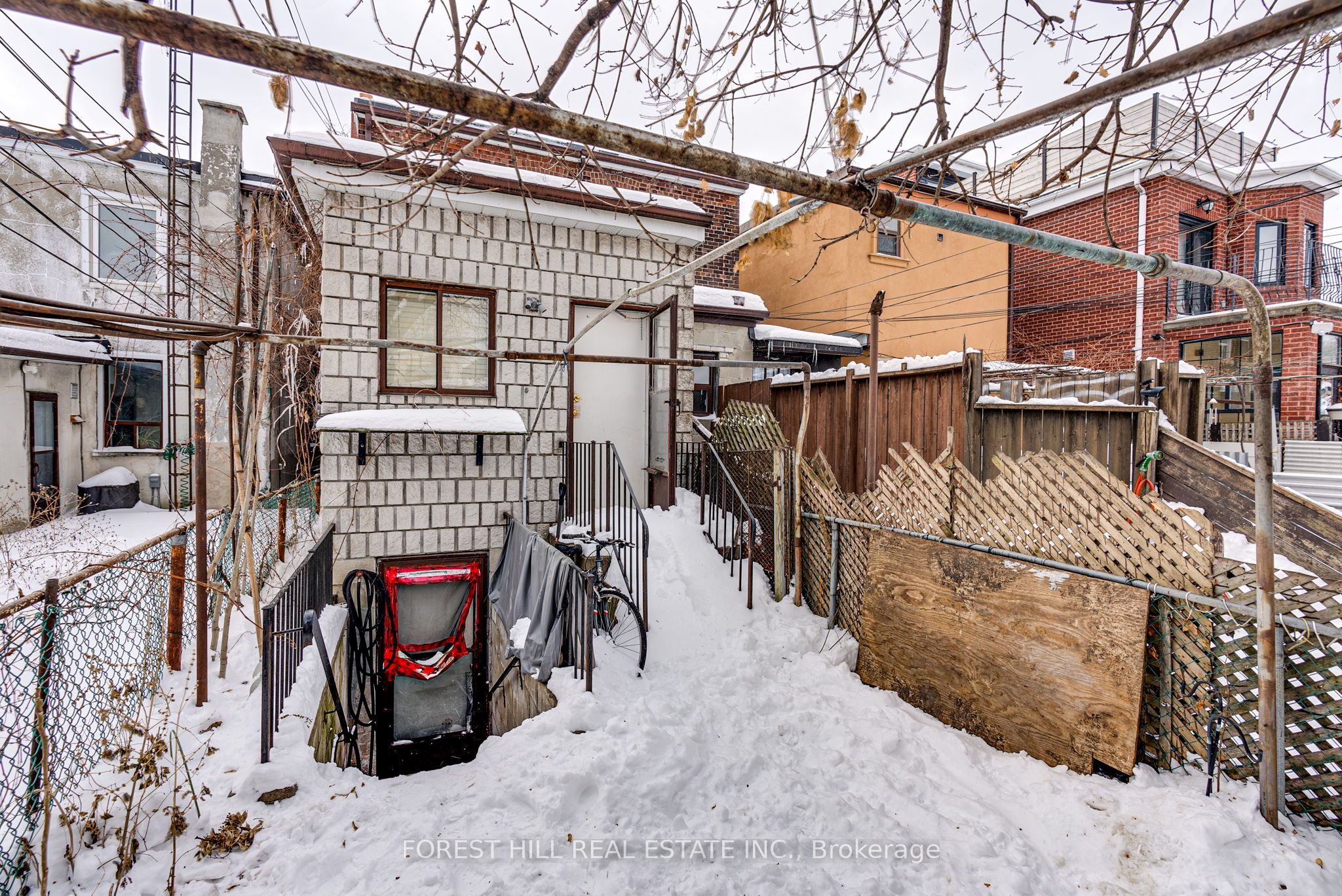 1197 Dovercourt Road Property Photo 3