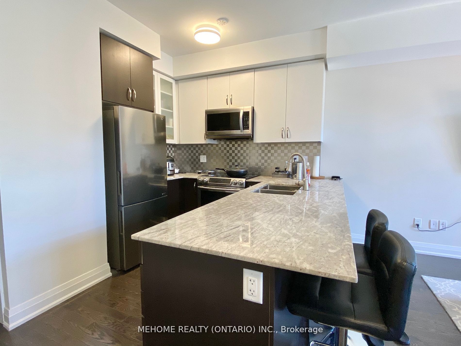 #107 - 23 Eldora Avenue Property Photo 2