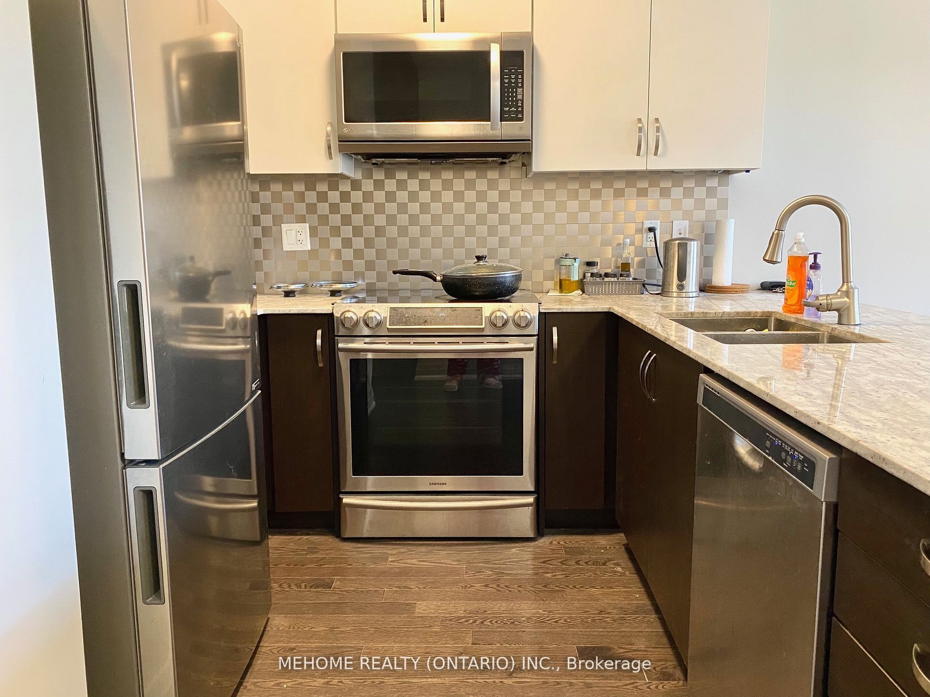 #107 - 23 Eldora Avenue Property Photo 9