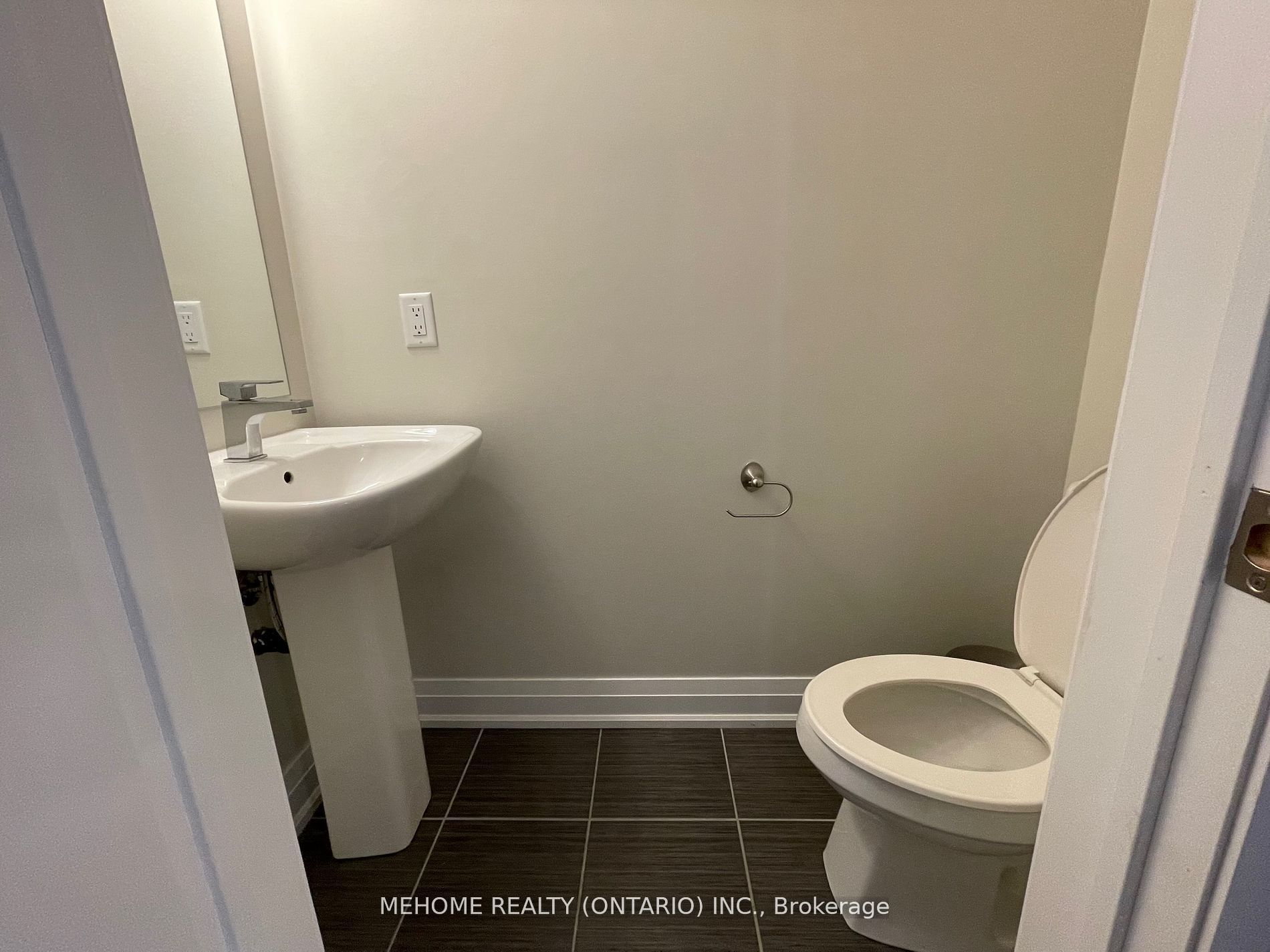 #107 - 23 Eldora Avenue Property Photo 11