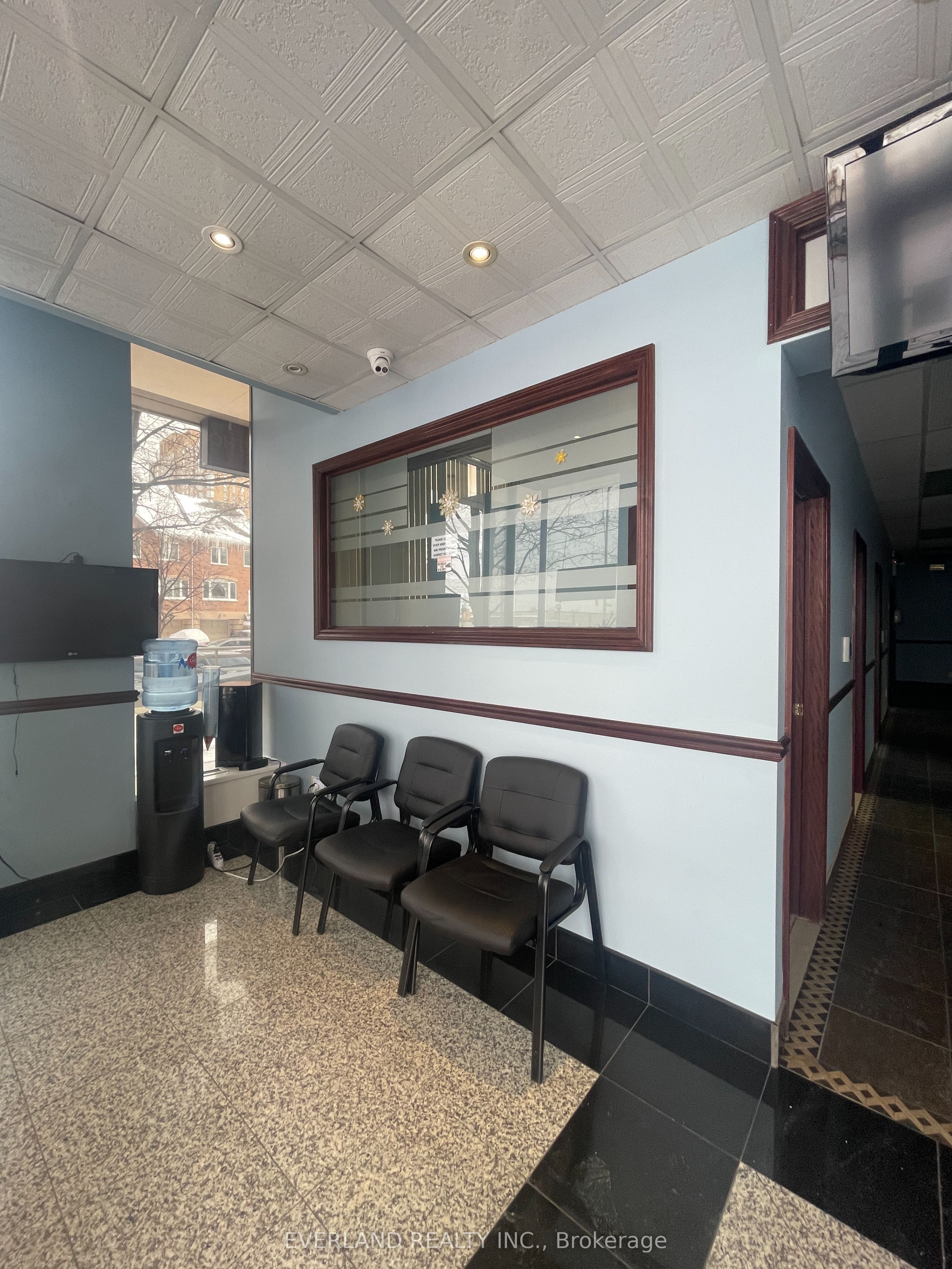 #6 - 1 Leaside Park Drive Property Photo 3