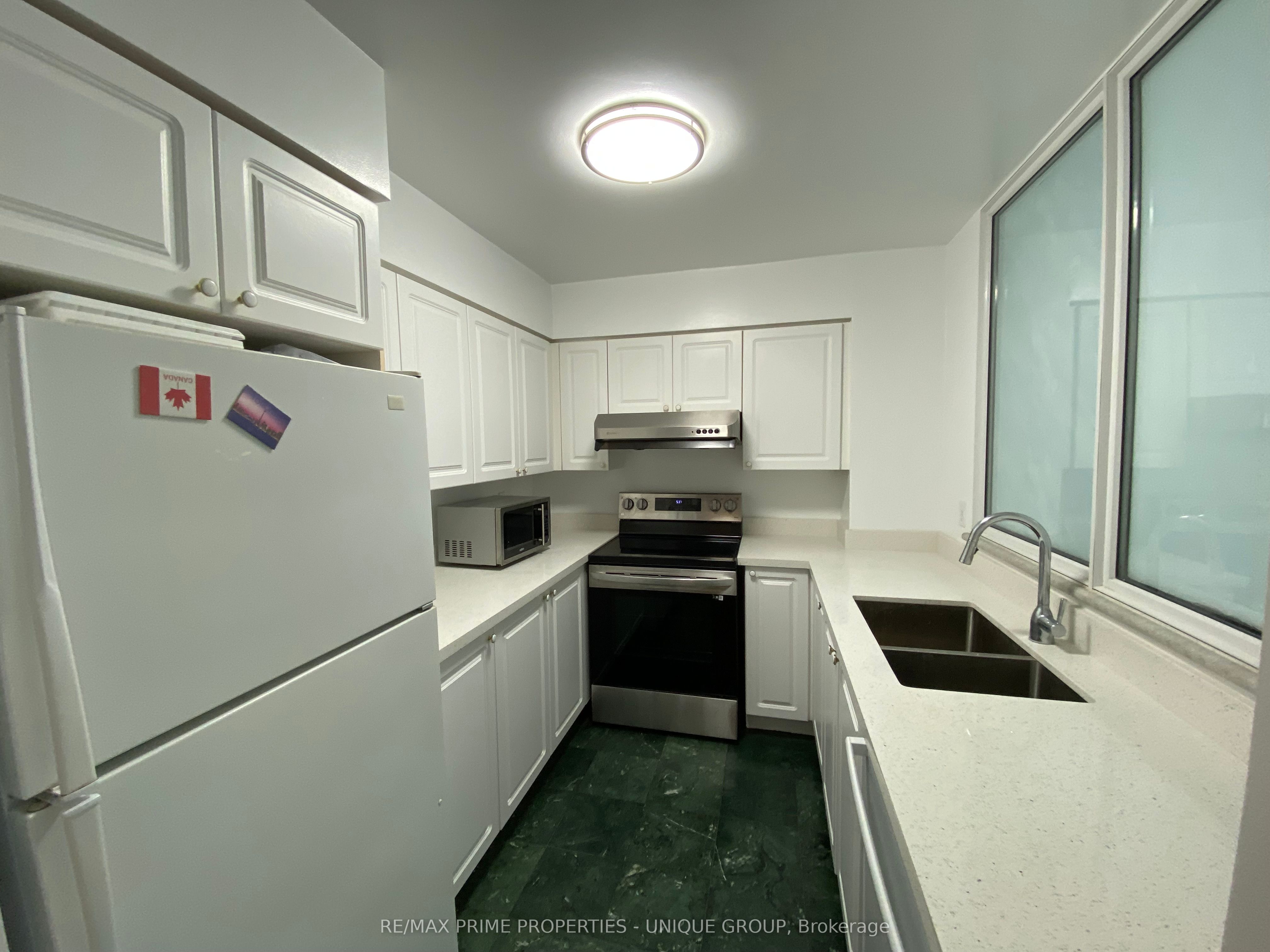 #2802 - 750 Bay Street Property Photo 3