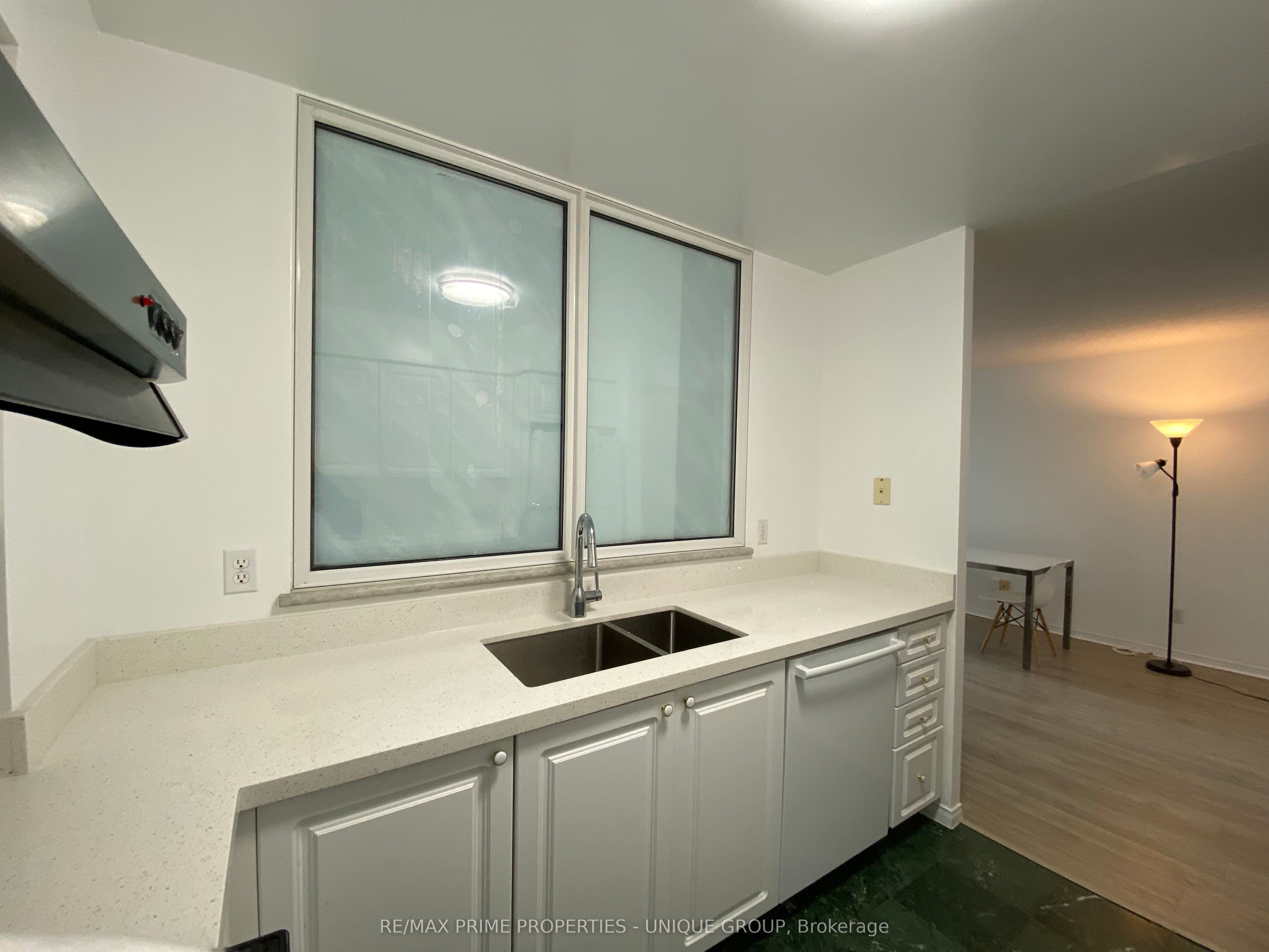 #2802 - 750 Bay Street Property Photo 6