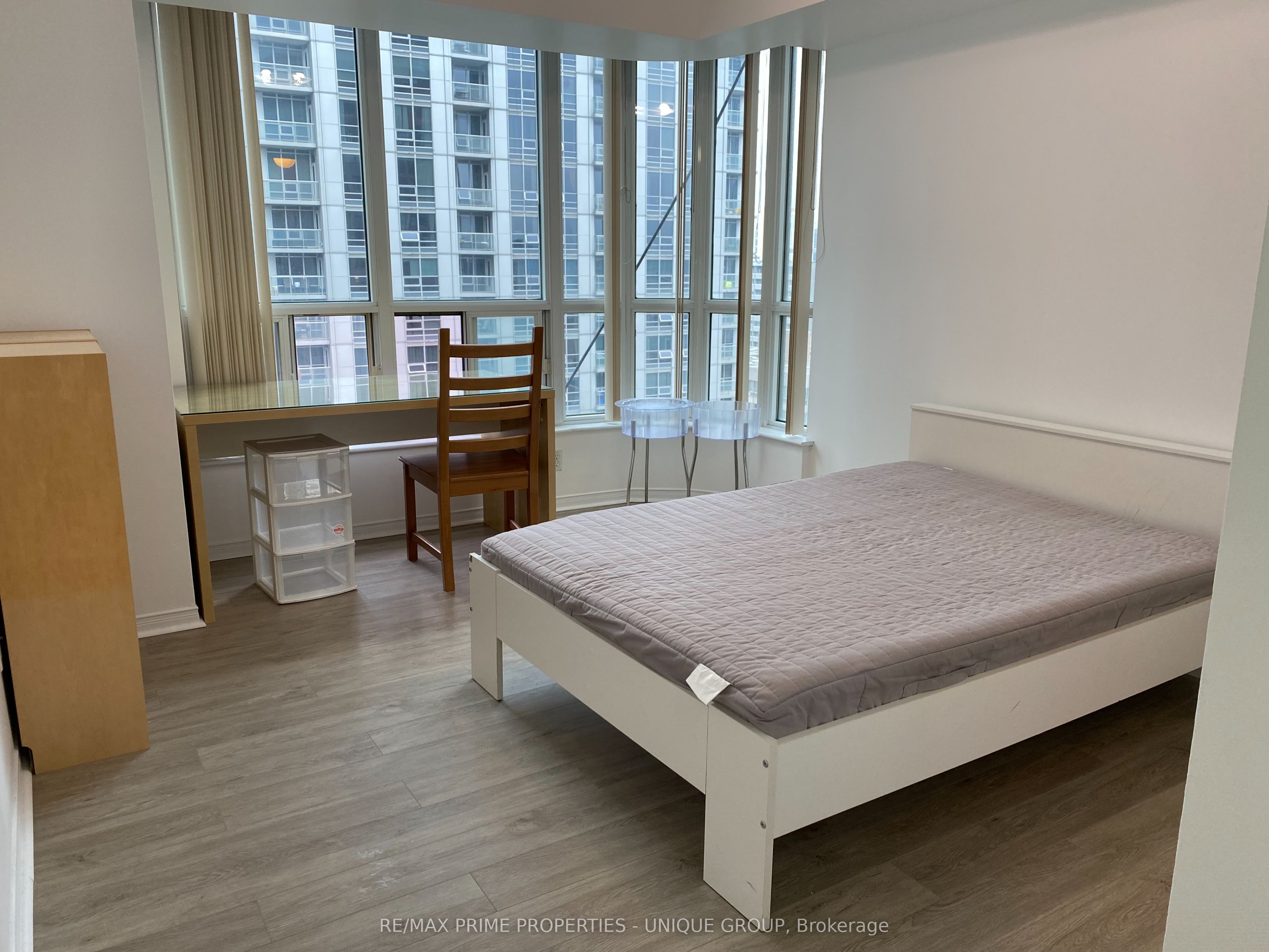 #2802 - 750 Bay Street Property Photo 7