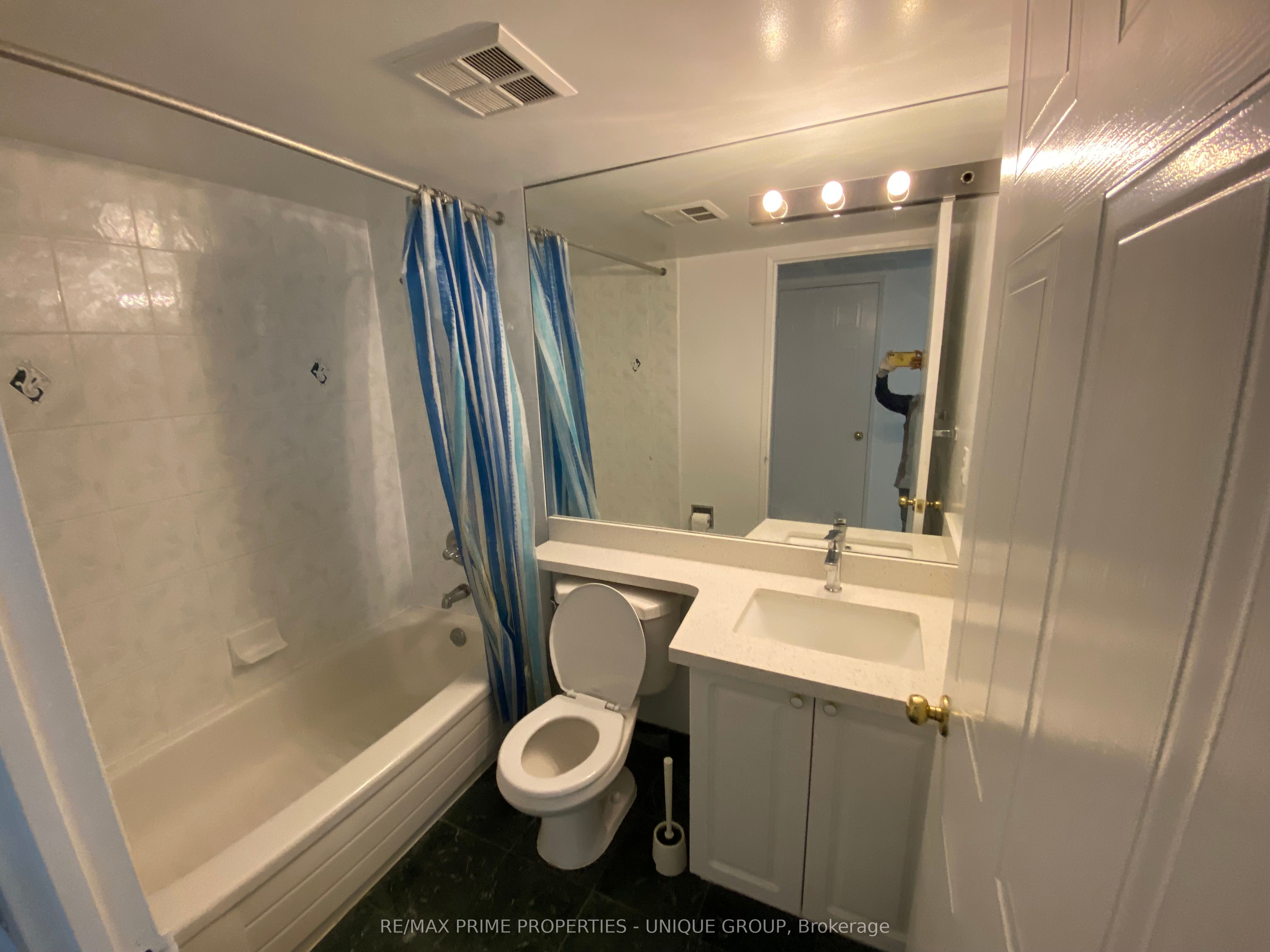 #2802 - 750 Bay Street Property Photo 13