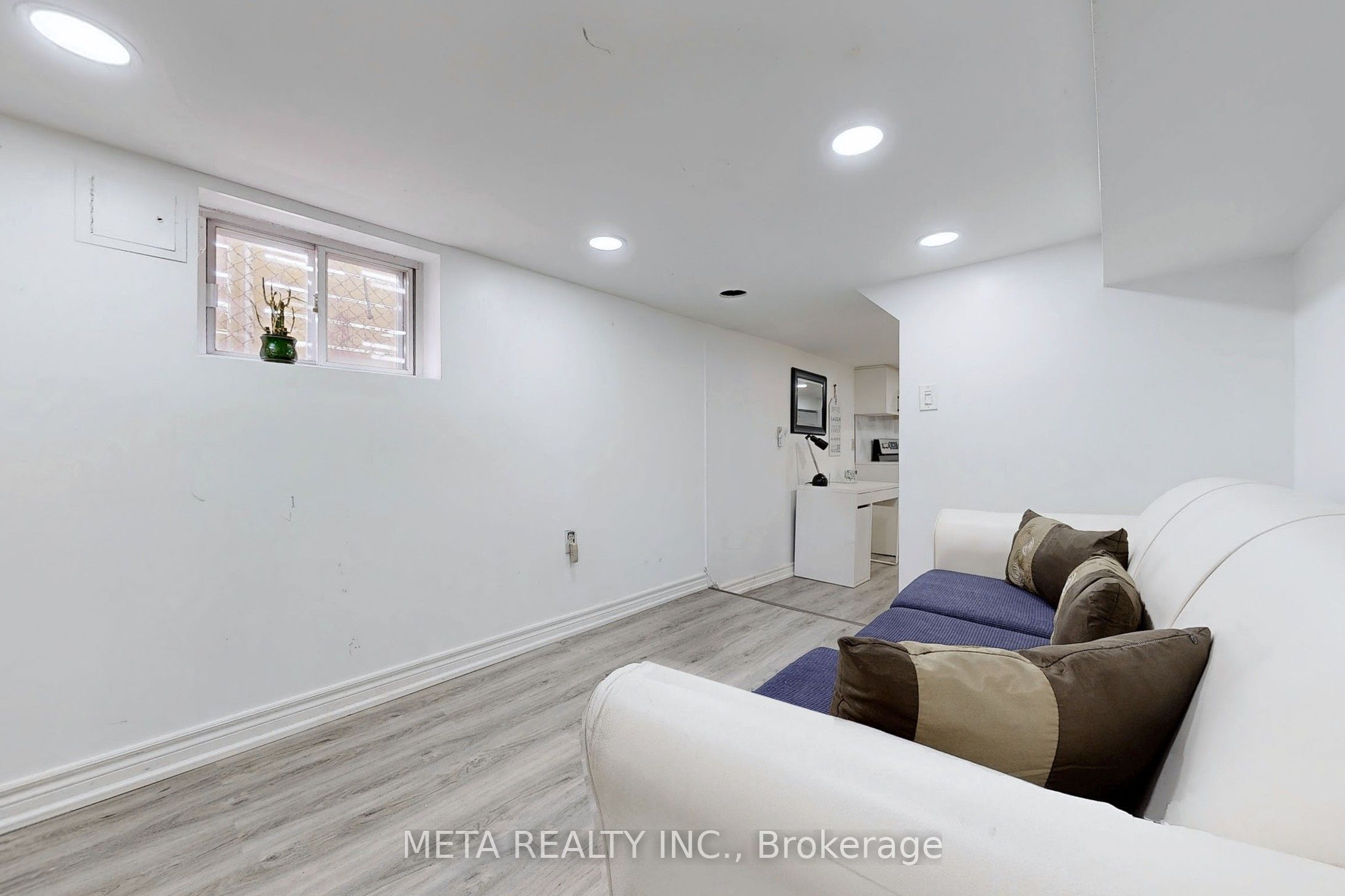 533 Westmount Avenue Property Photo 6