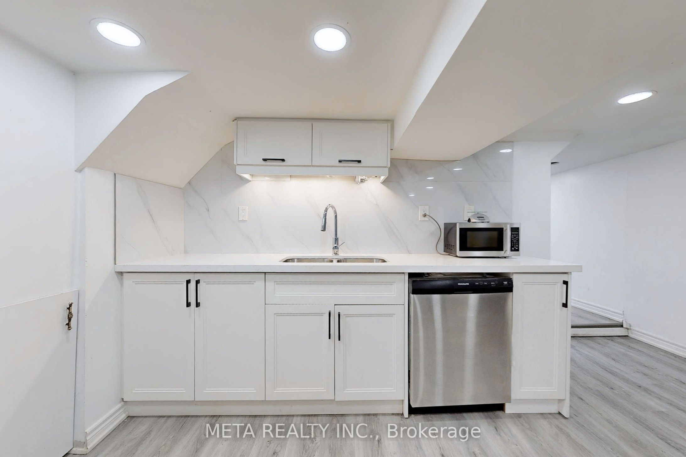533 Westmount Avenue Property Photo 10