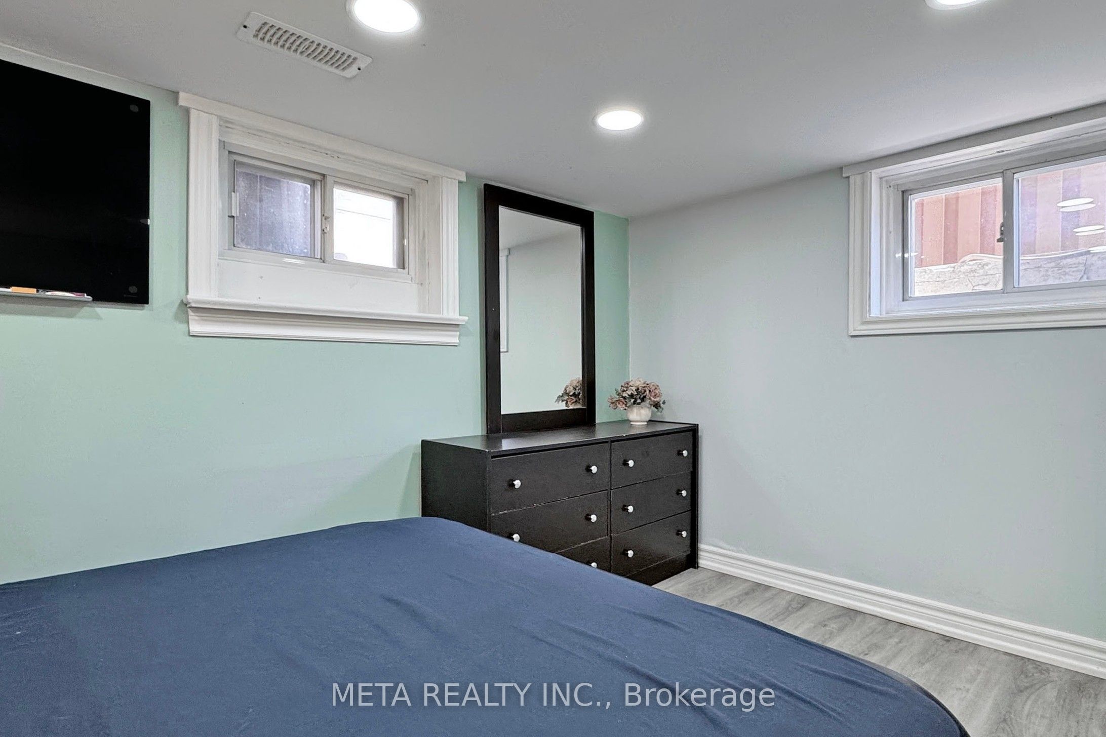 533 Westmount Avenue Property Photo 15