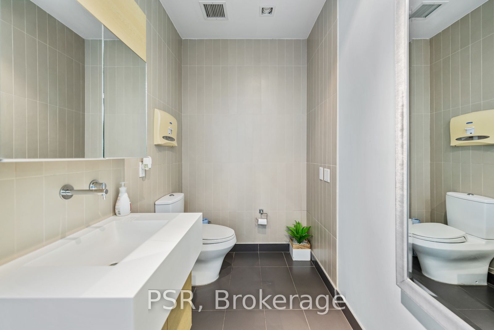 #1501 - 552 Wellington Street Property Photo 16