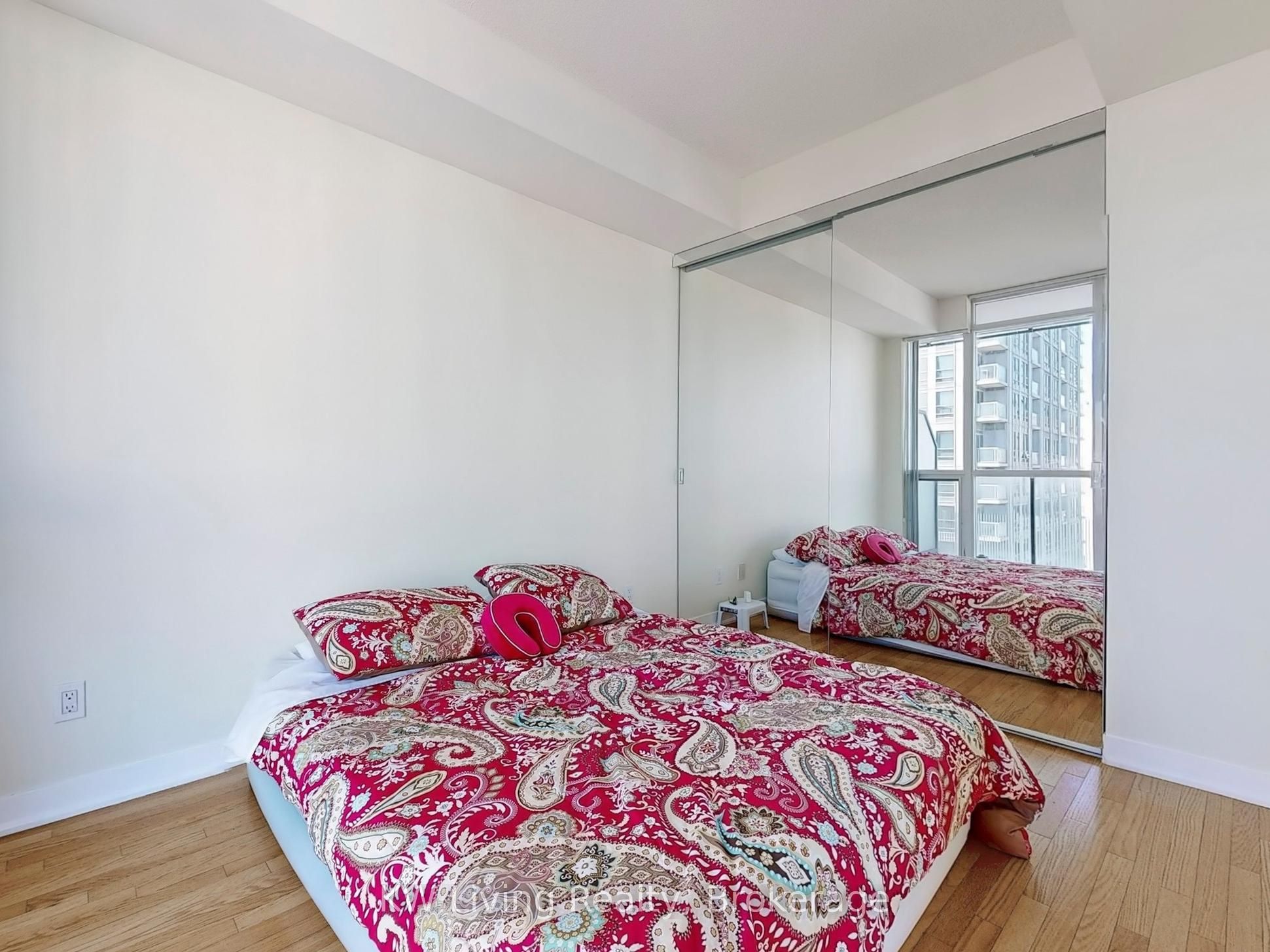 770 Bay Street 1403 Property Photo 6