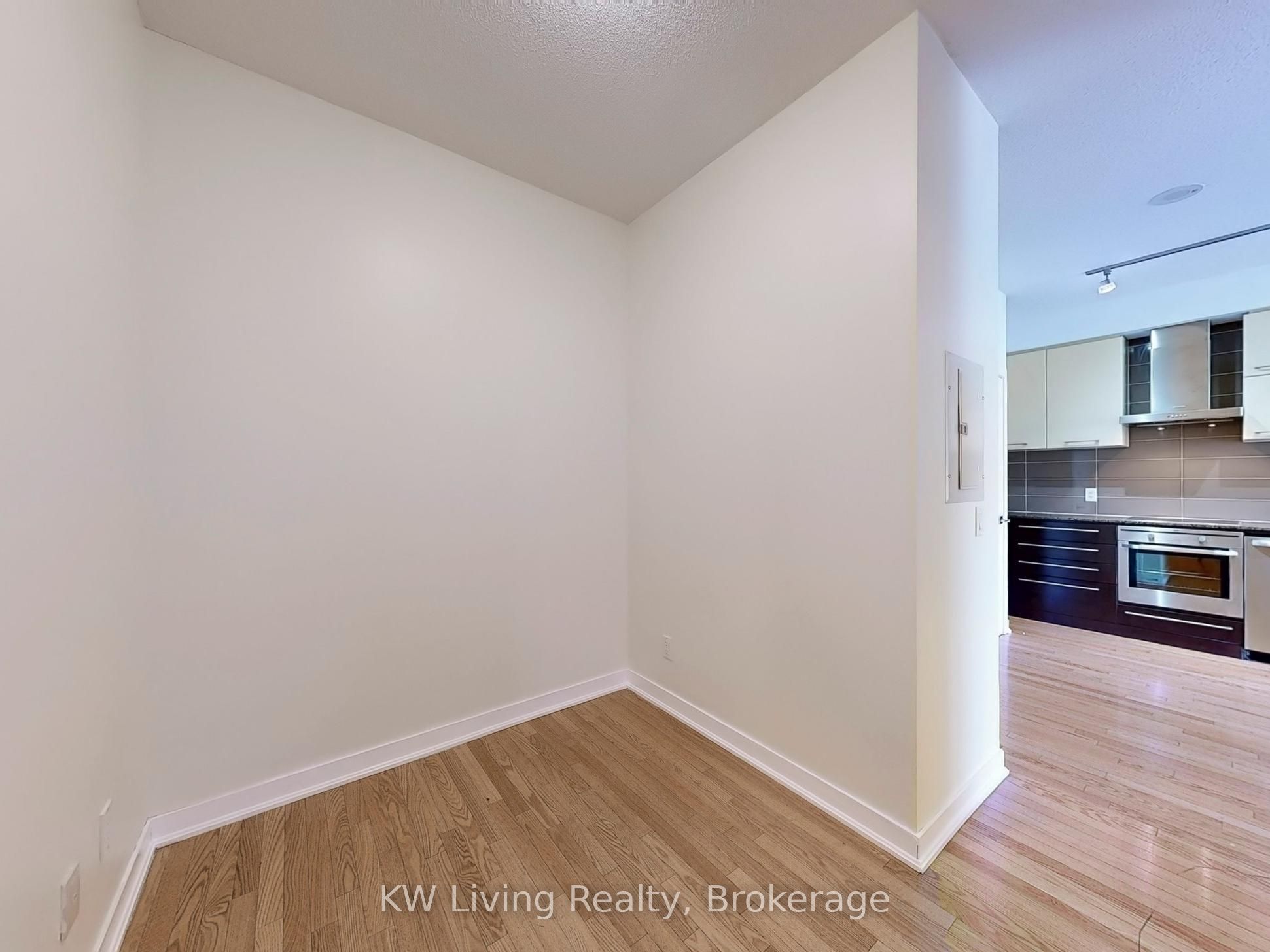 770 Bay Street 1403 Property Photo 9