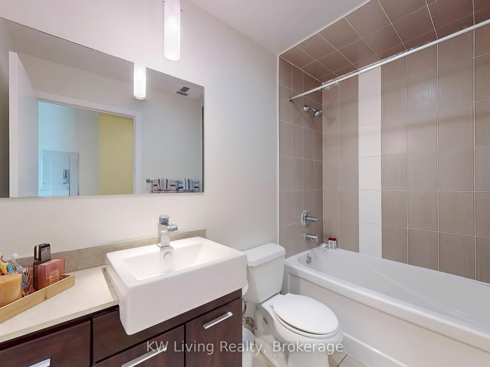 770 Bay Street 1403 Property Photo 11