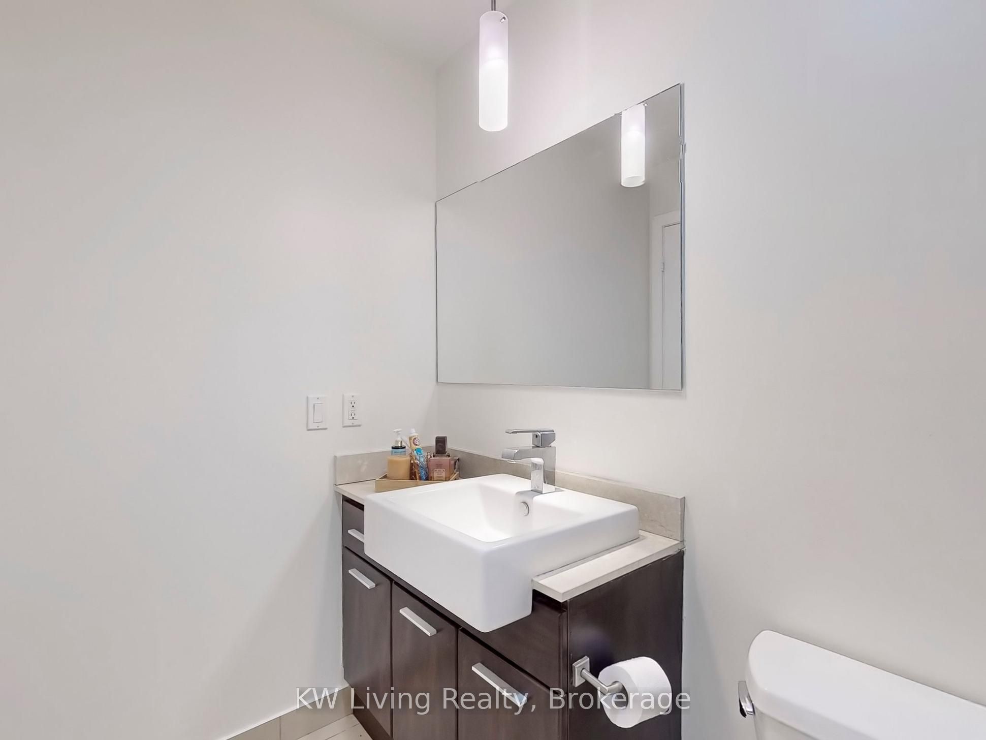 770 Bay Street 1403 Property Photo 12