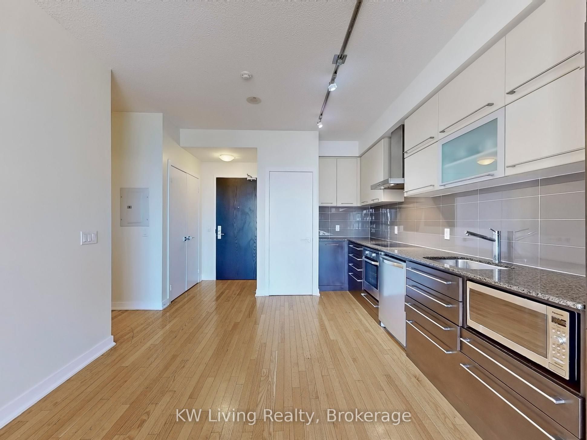770 Bay Street 1403 Property Photo 38