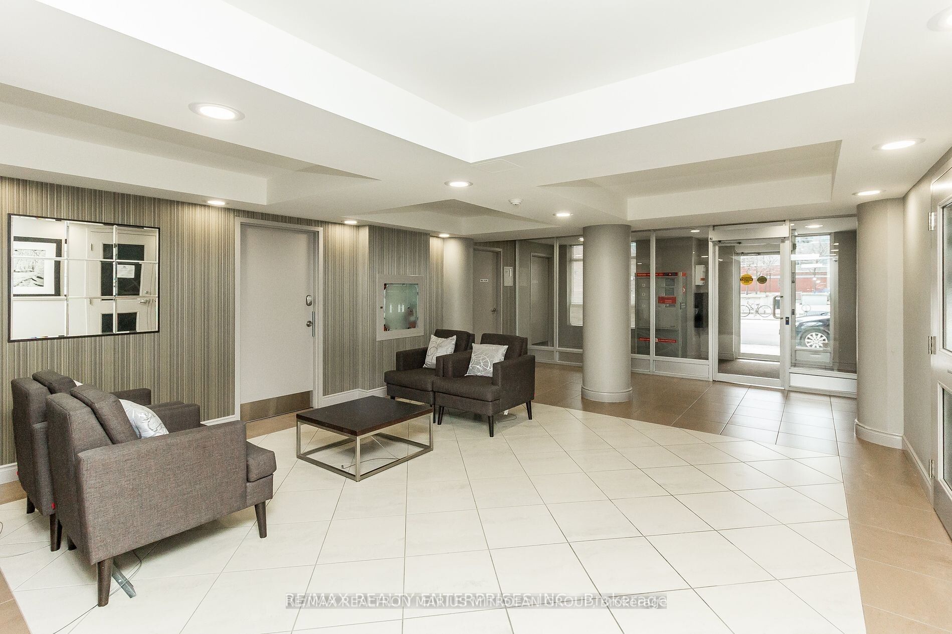 #605 - 330 Adelaide Street Property Photo 2