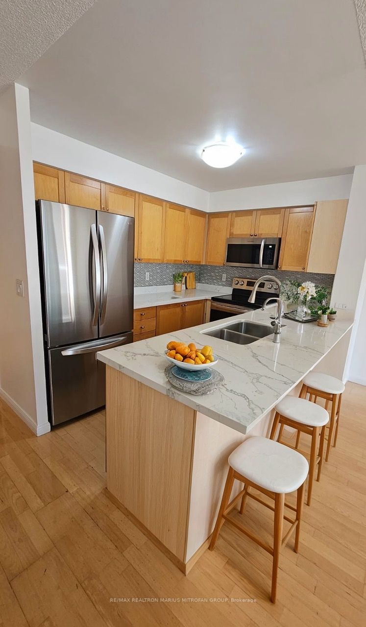 #605 - 330 Adelaide Street Property Photo 4