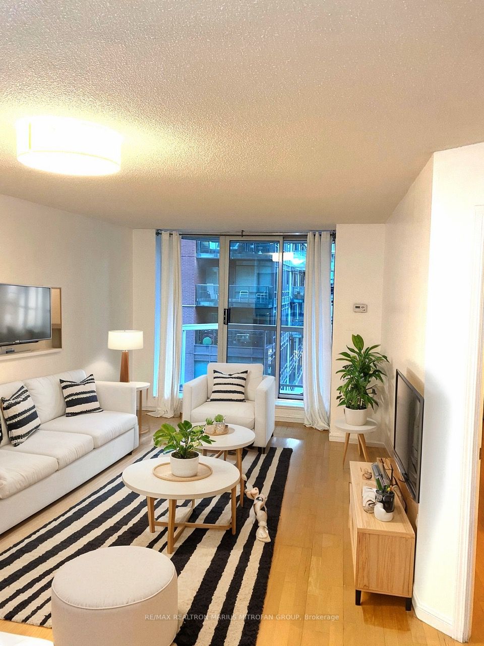 #605 - 330 Adelaide Street Property Photo 6
