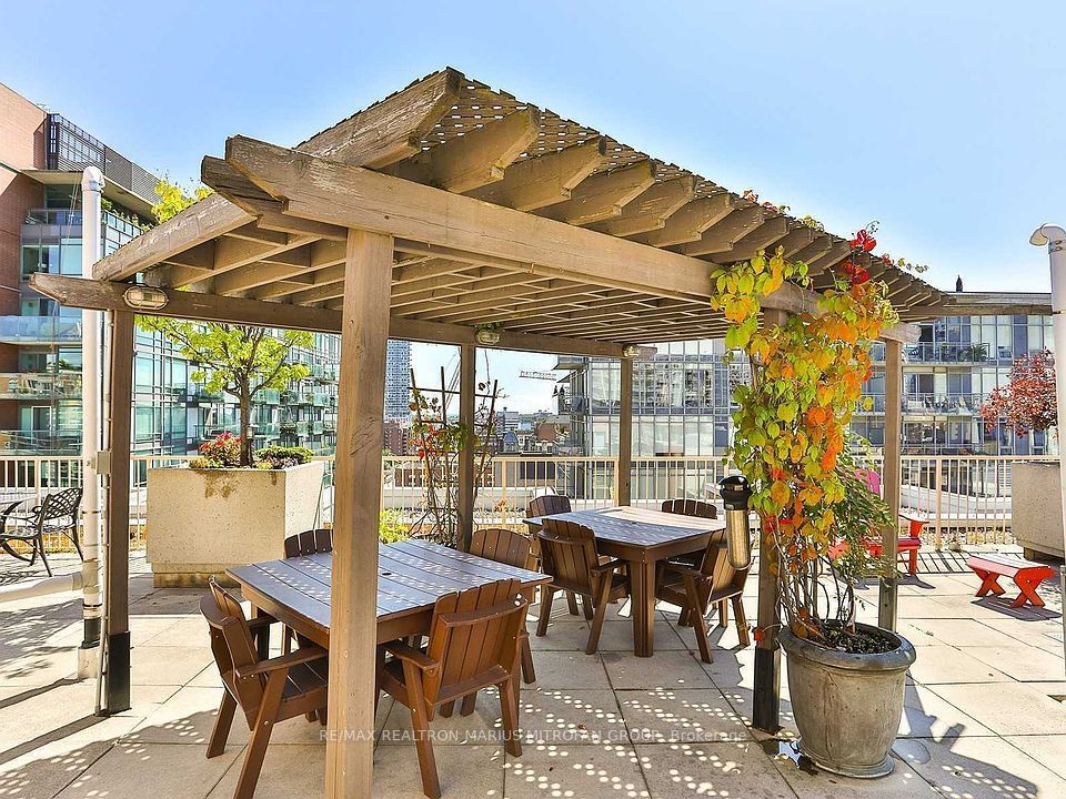 #605 - 330 Adelaide Street Property Photo 12