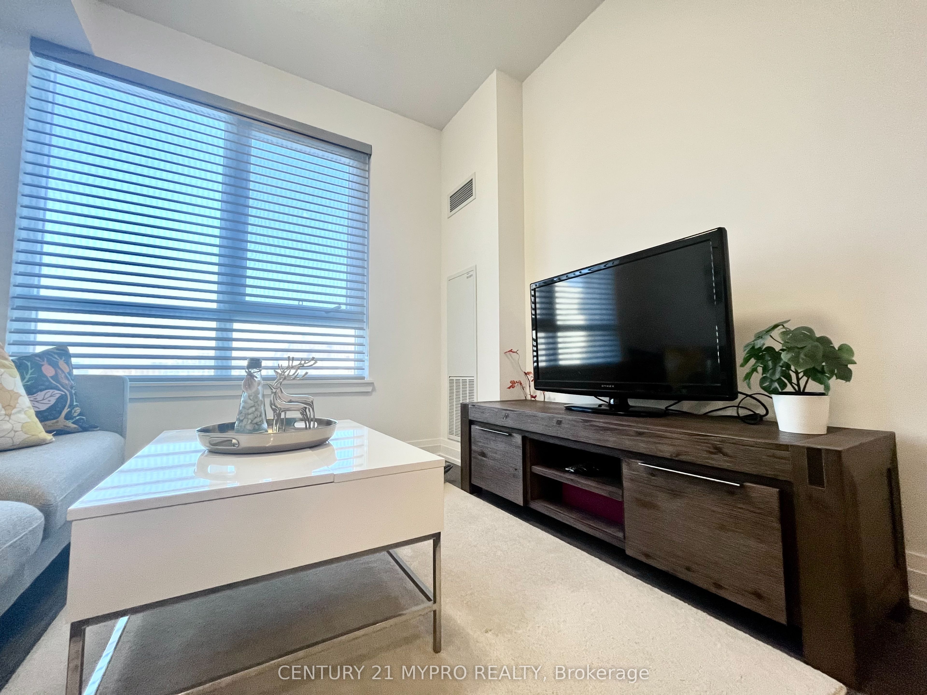 #1027 - 591 Sheppard Avenue Property Photo 6