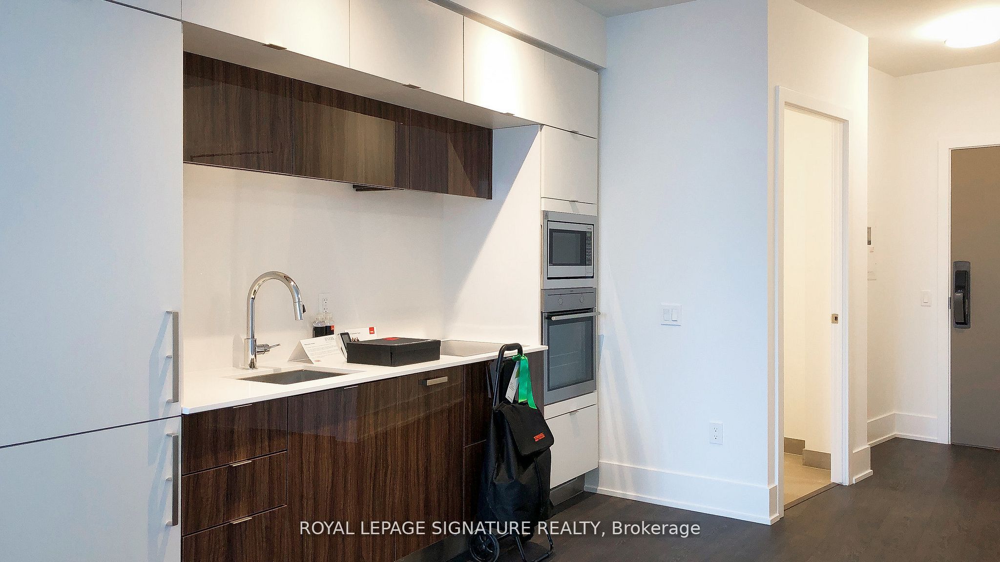 10 York Street 5601 Property Photo 3