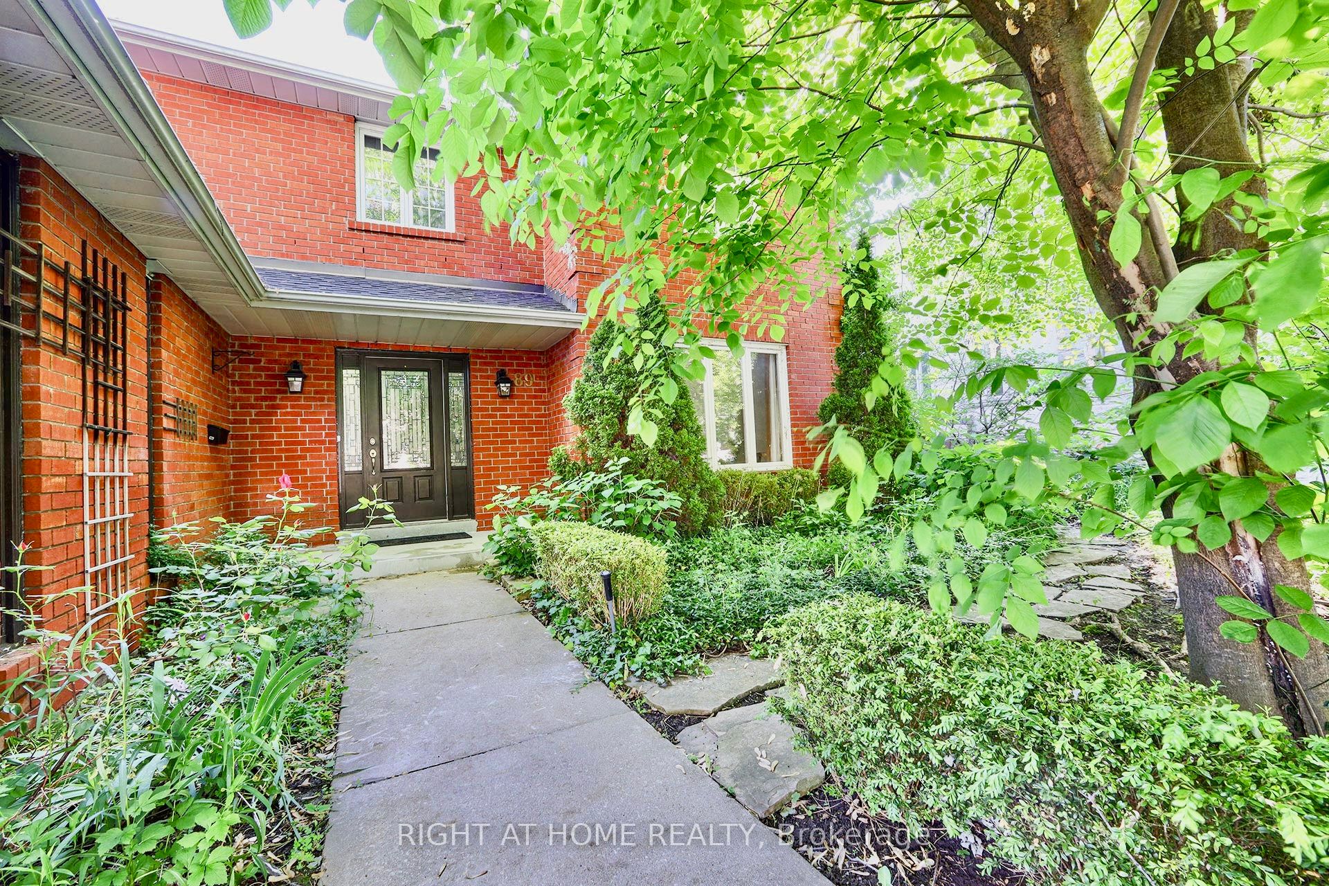 89 Yonge Boulevard Property Photo 2