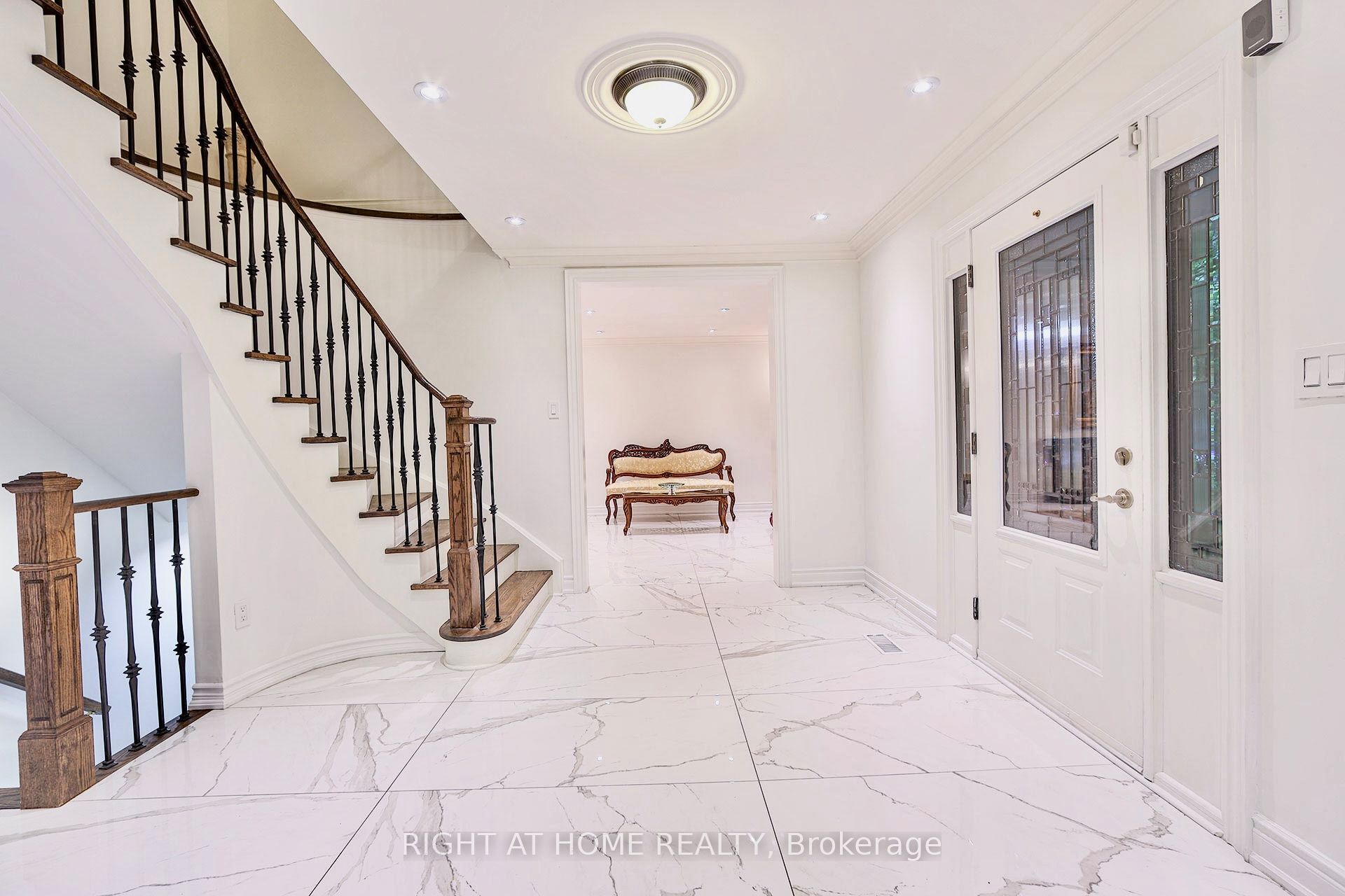 89 Yonge Boulevard Property Photo 4
