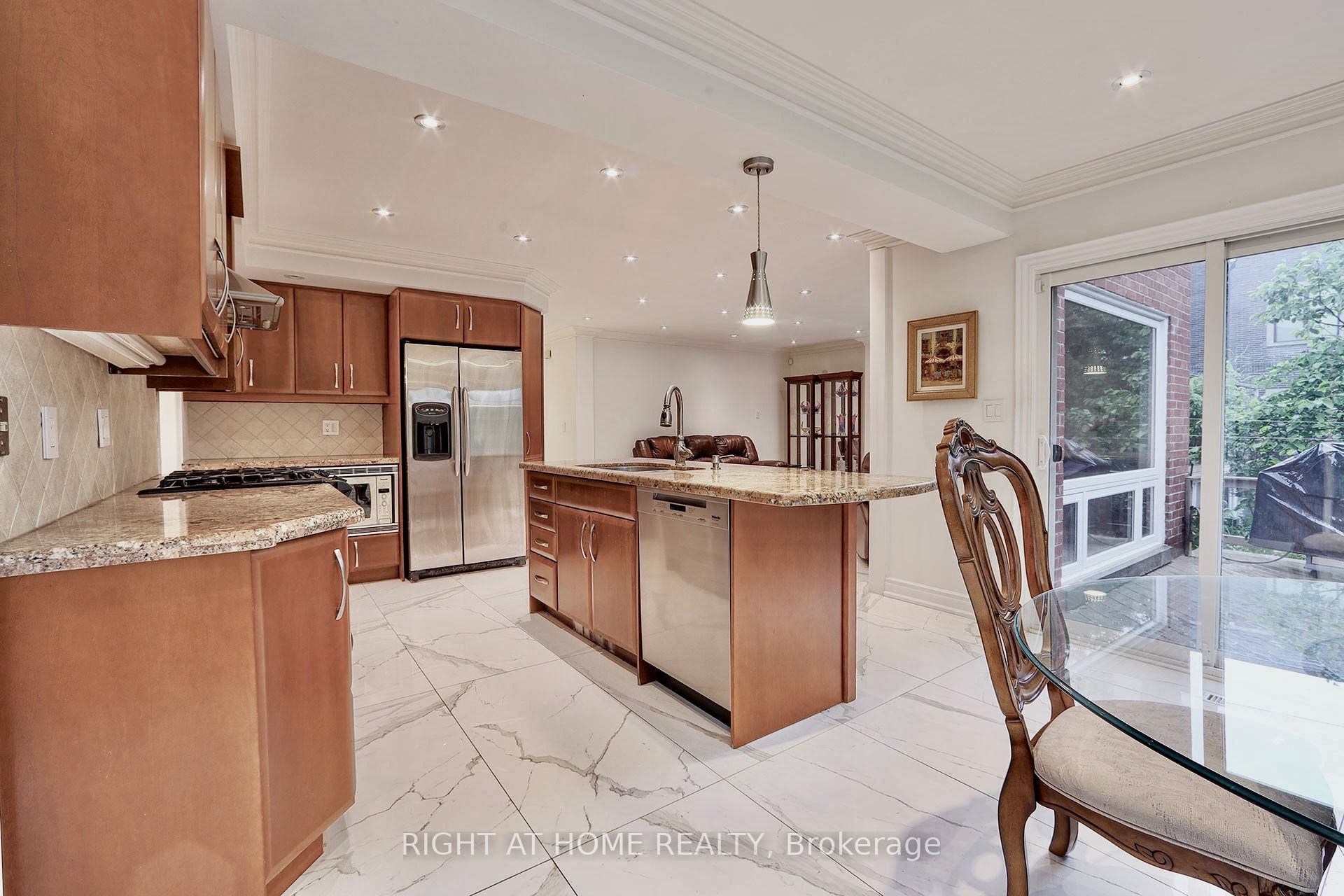 89 Yonge Boulevard Property Photo 9