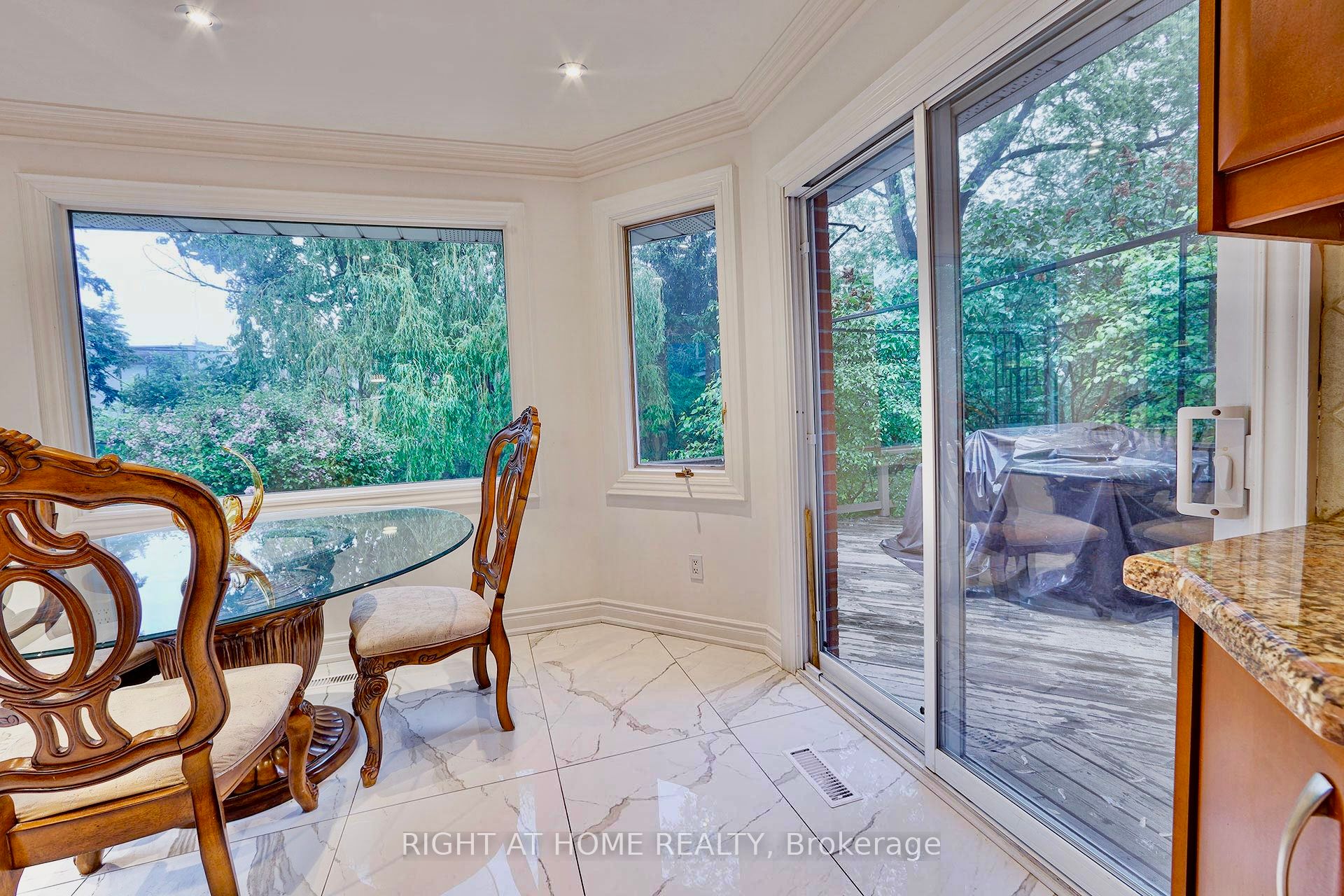 89 Yonge Boulevard Property Photo 11
