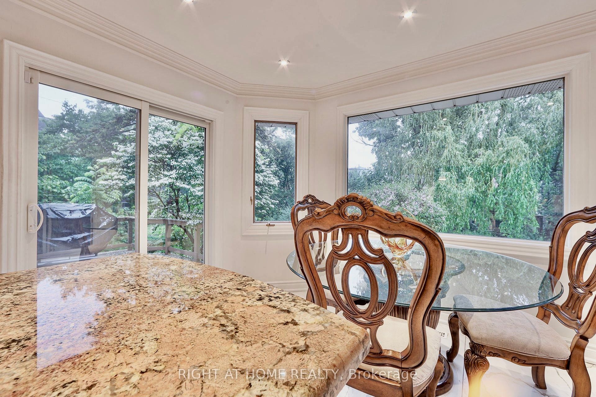 89 Yonge Boulevard Property Photo 12
