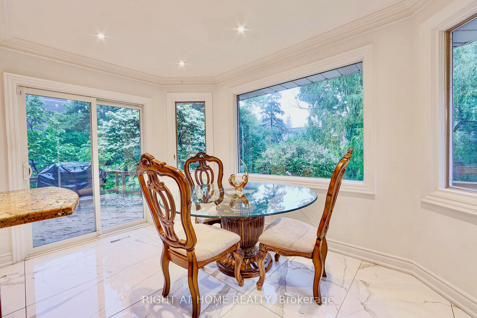 89 Yonge Boulevard Property Photo 13