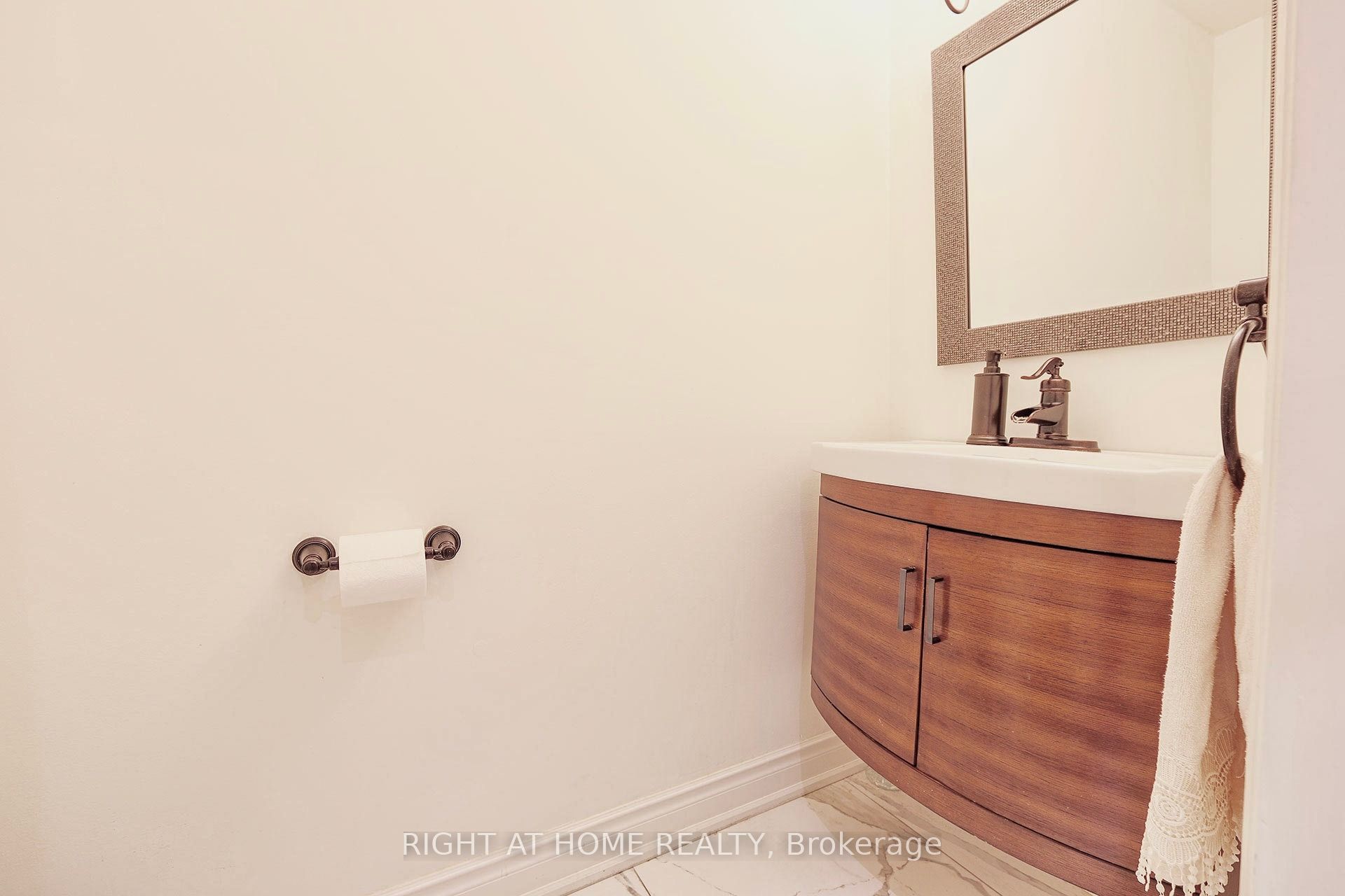 89 Yonge Boulevard Property Photo 17
