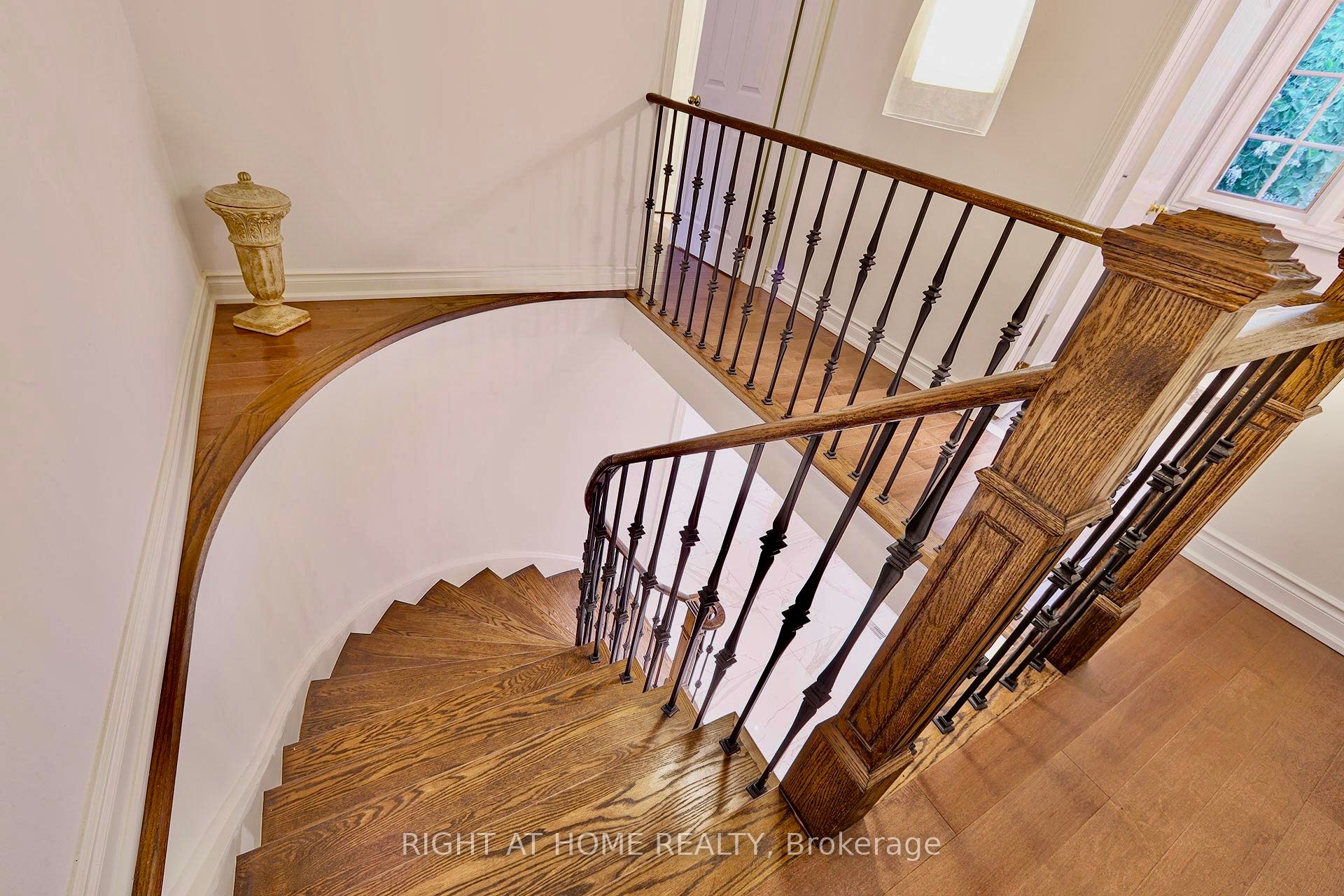 89 Yonge Boulevard Property Photo 19