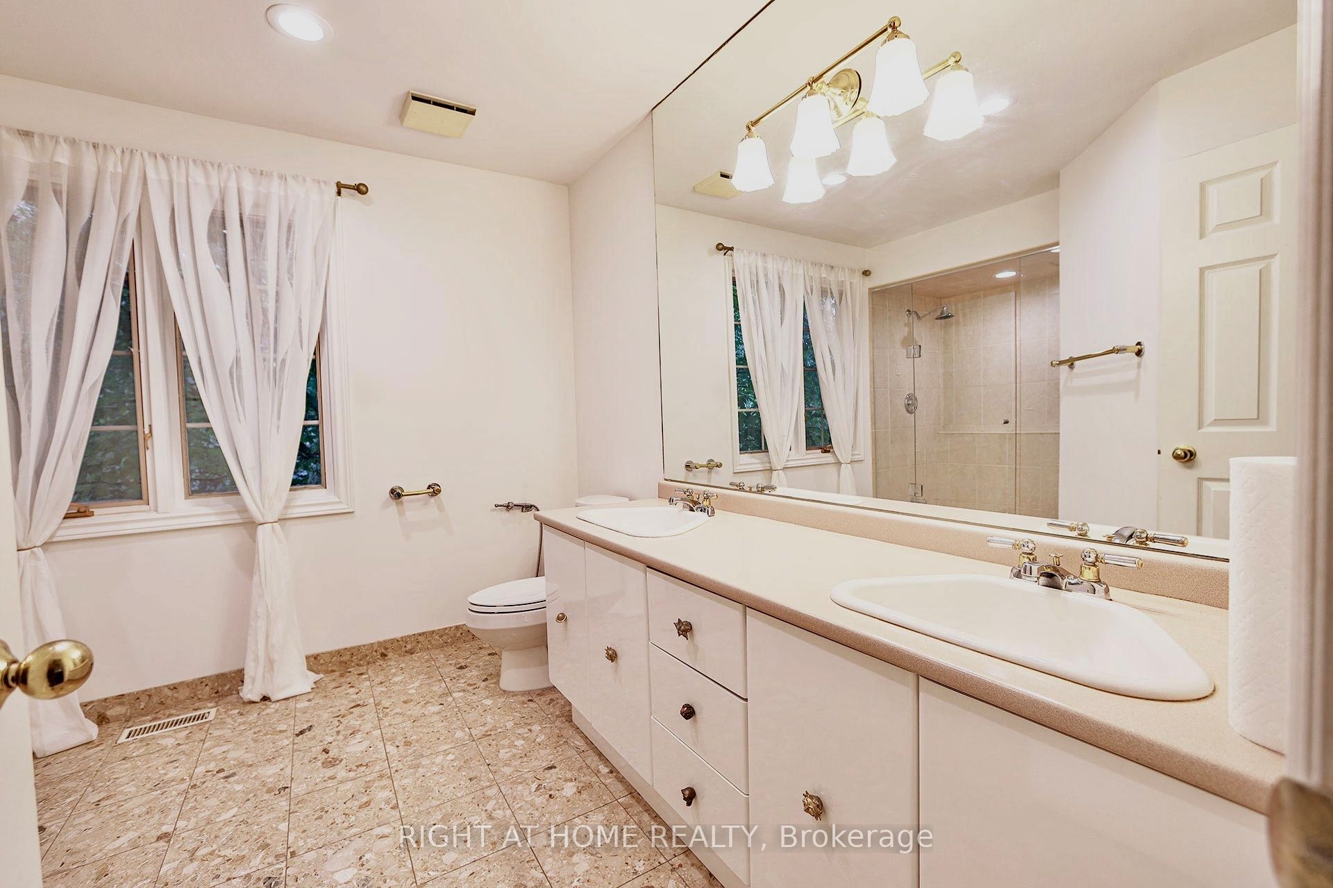 89 Yonge Boulevard Property Photo 21