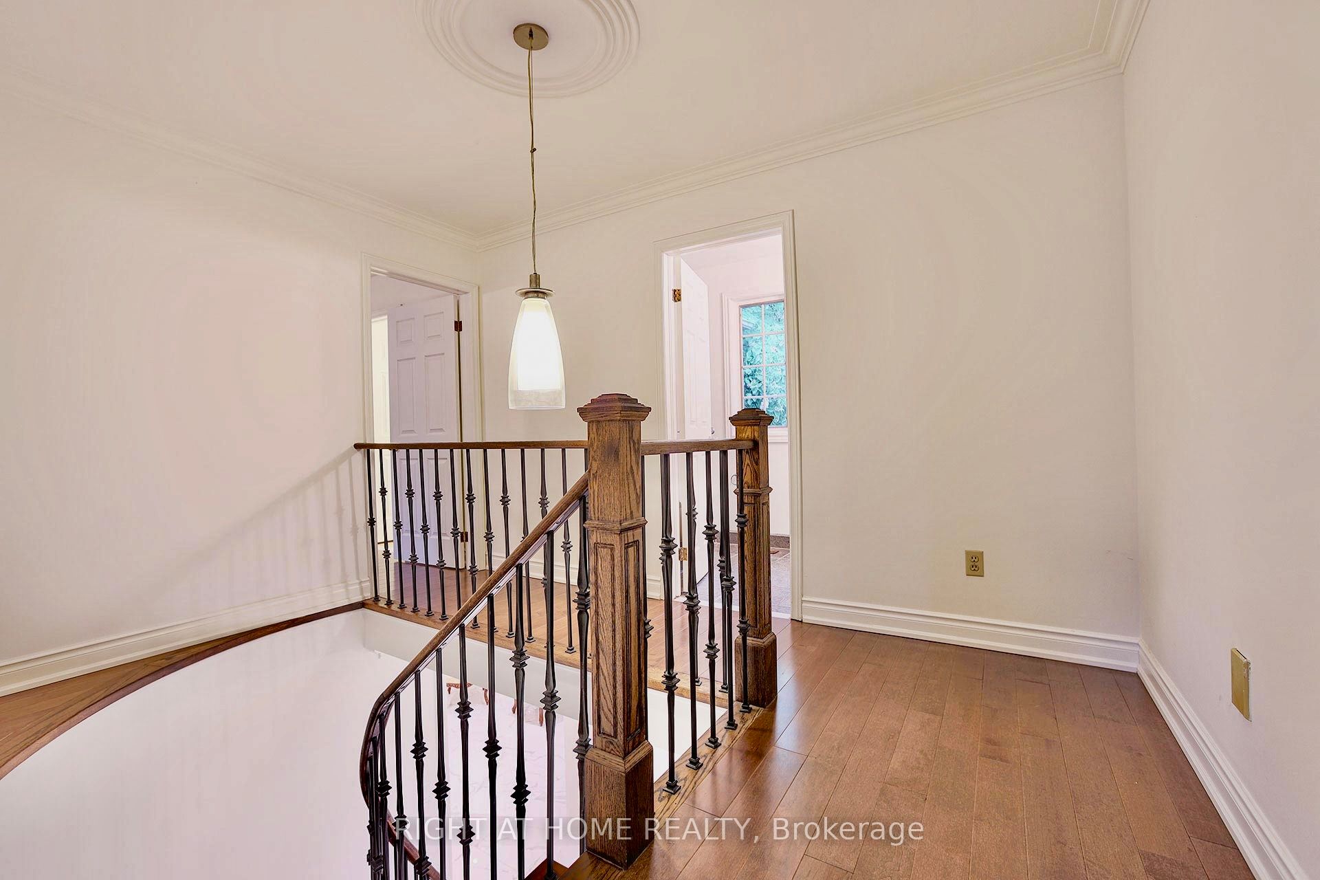89 Yonge Boulevard Property Photo 23