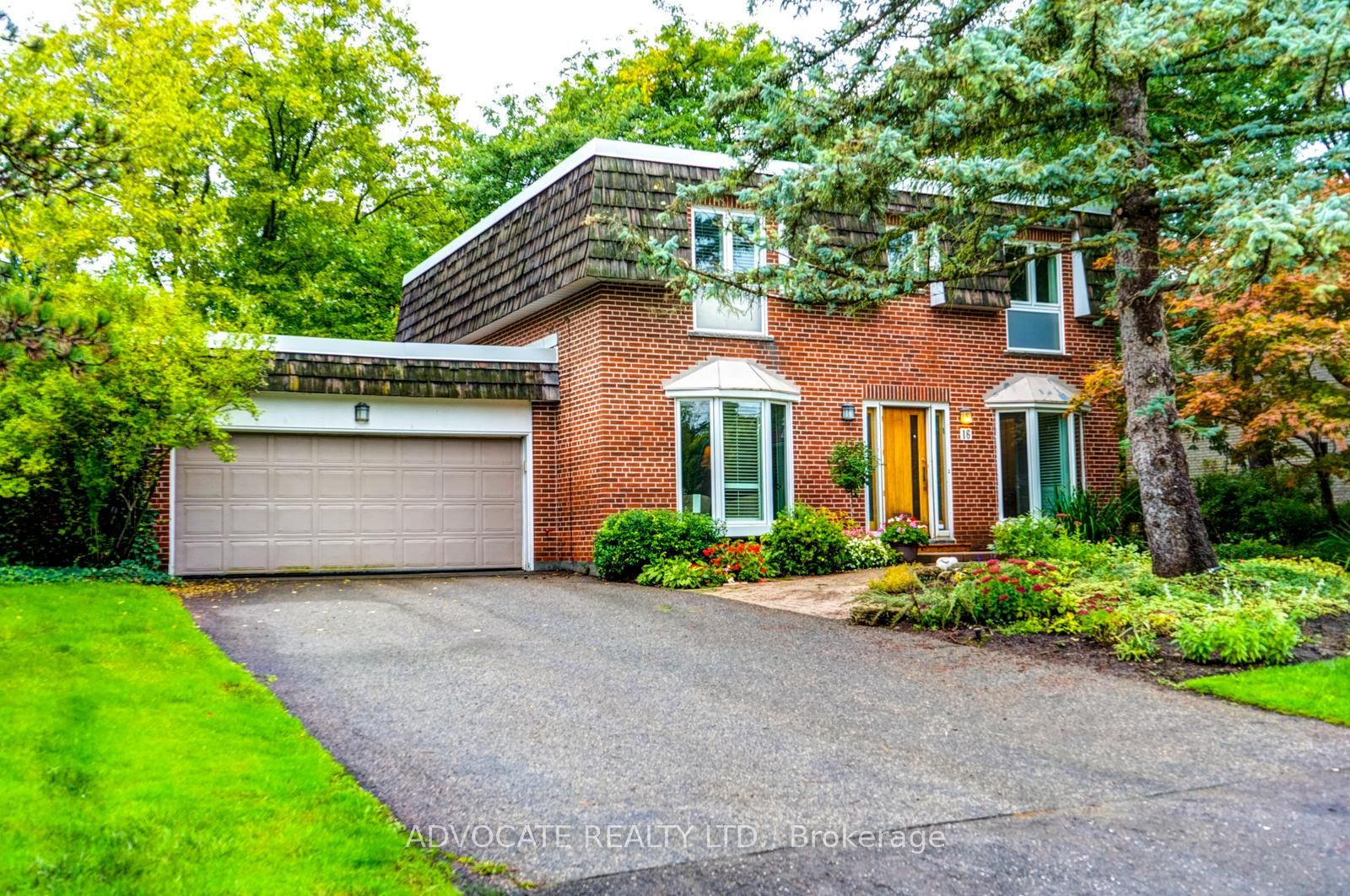 16 Rollscourt Drive Property Photo