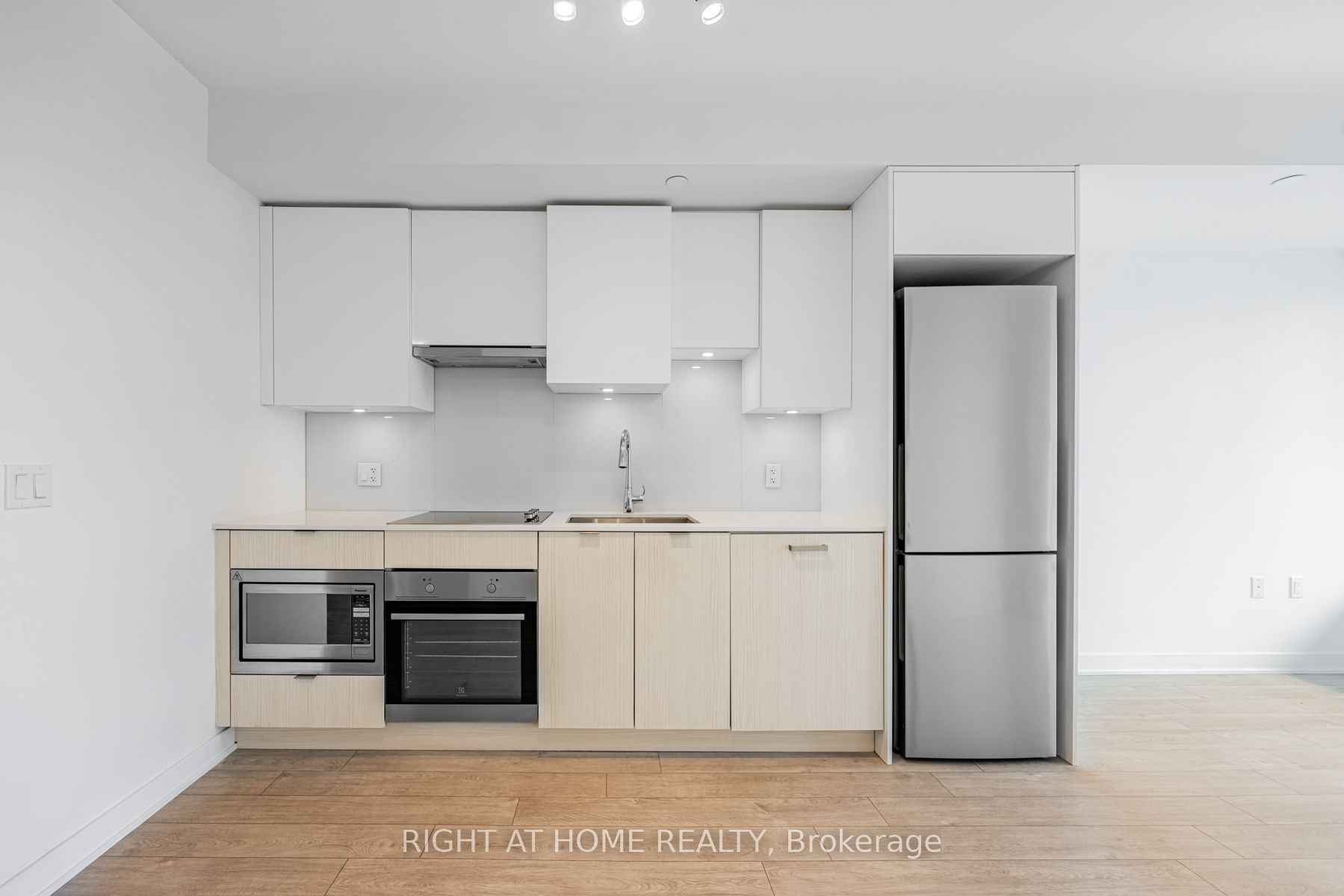 #2305 - 195 Redpath Avenue Property Photo 7