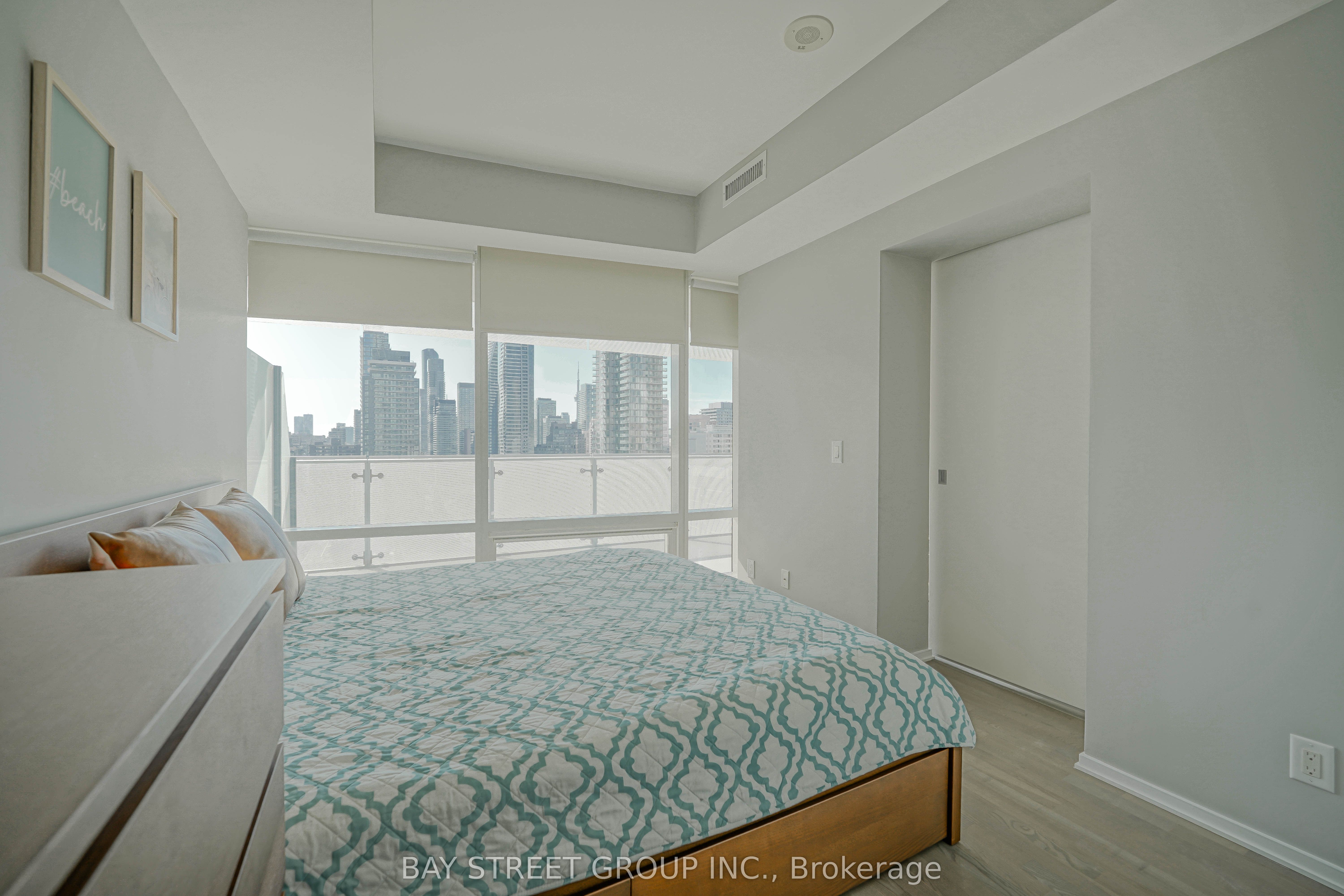 #1605 - 1 Bloor Street Property Photo 12
