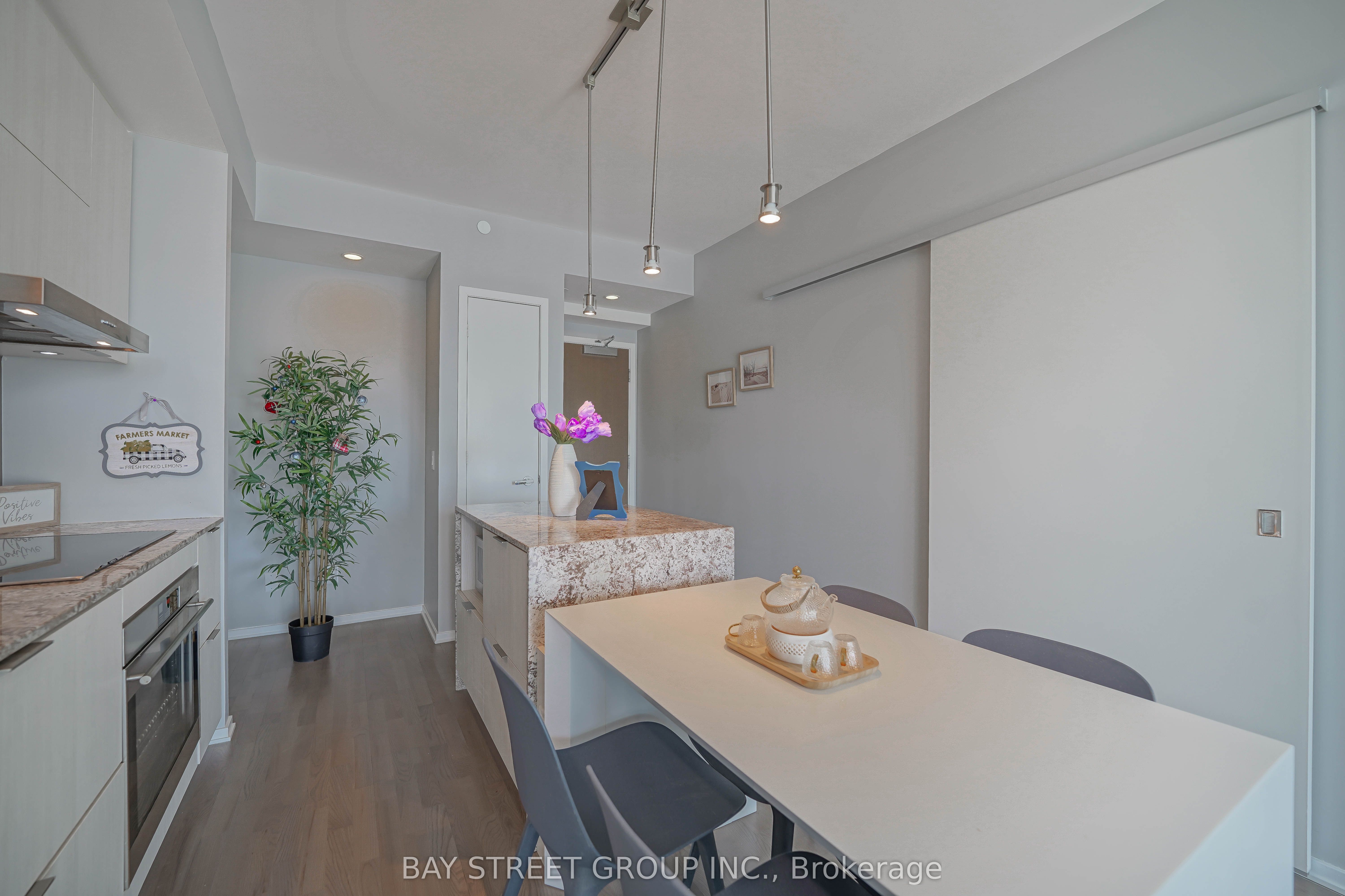 #1605 - 1 Bloor Street Property Photo 17