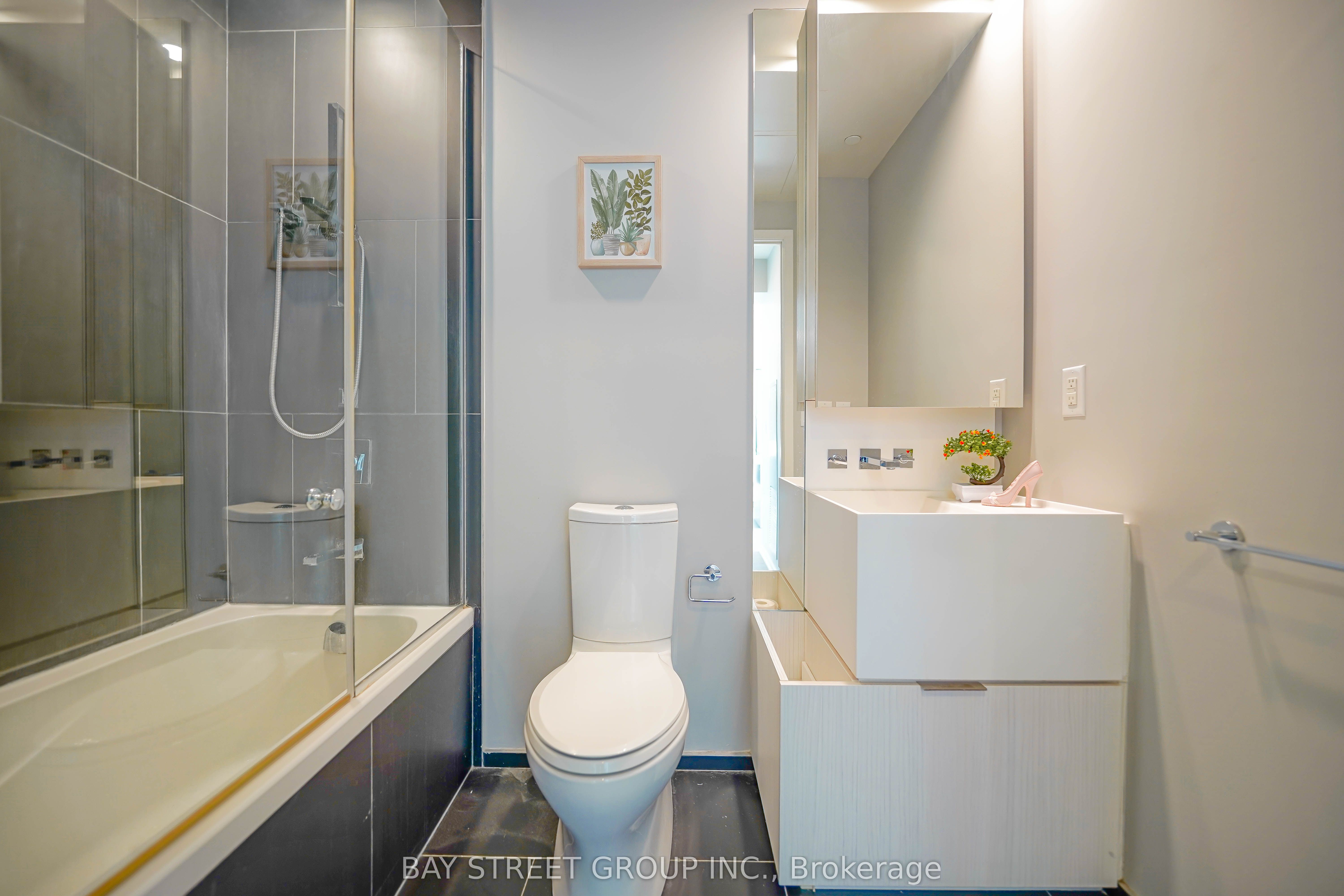 #1605 - 1 Bloor Street Property Photo 23