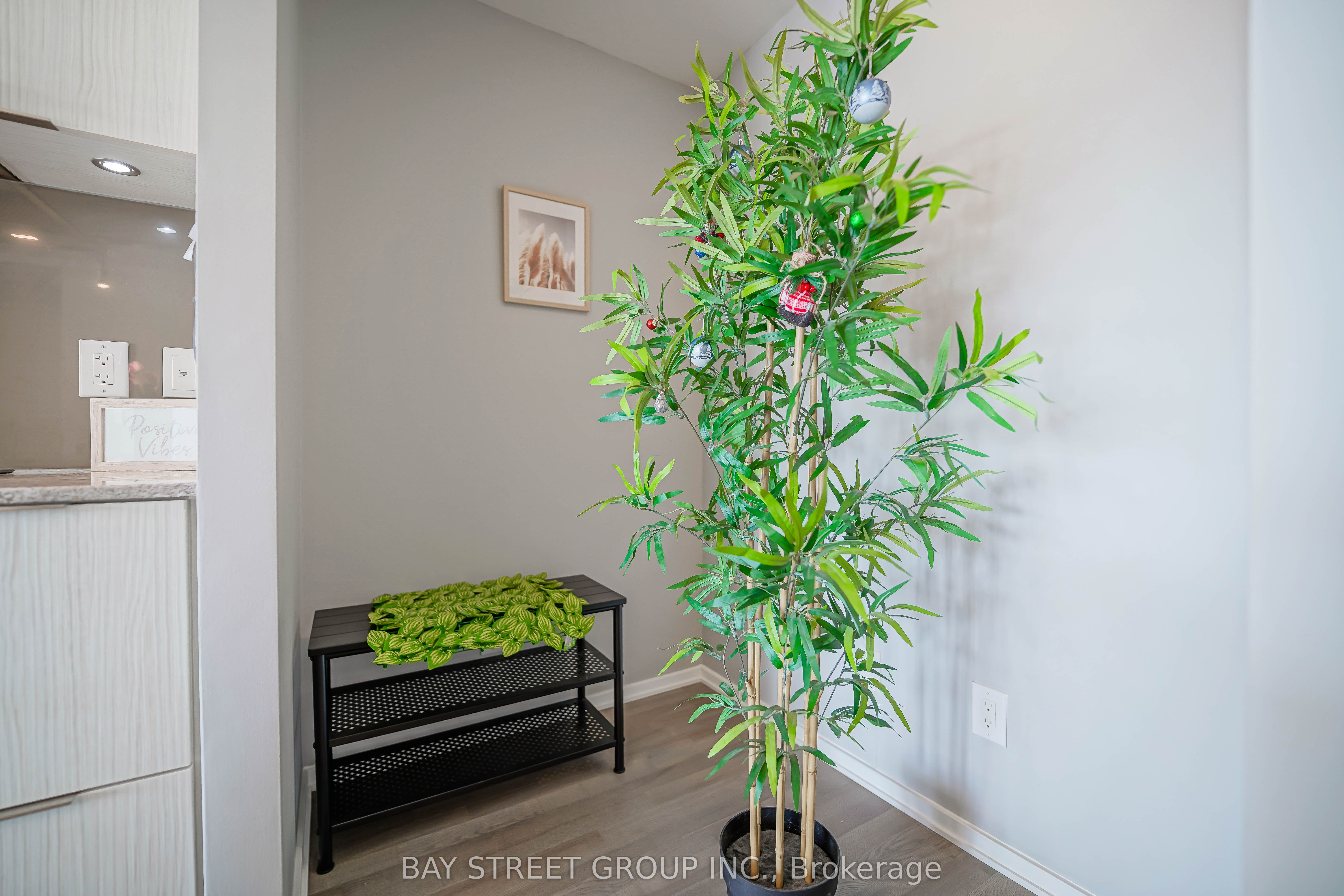 #1605 - 1 Bloor Street Property Photo 25