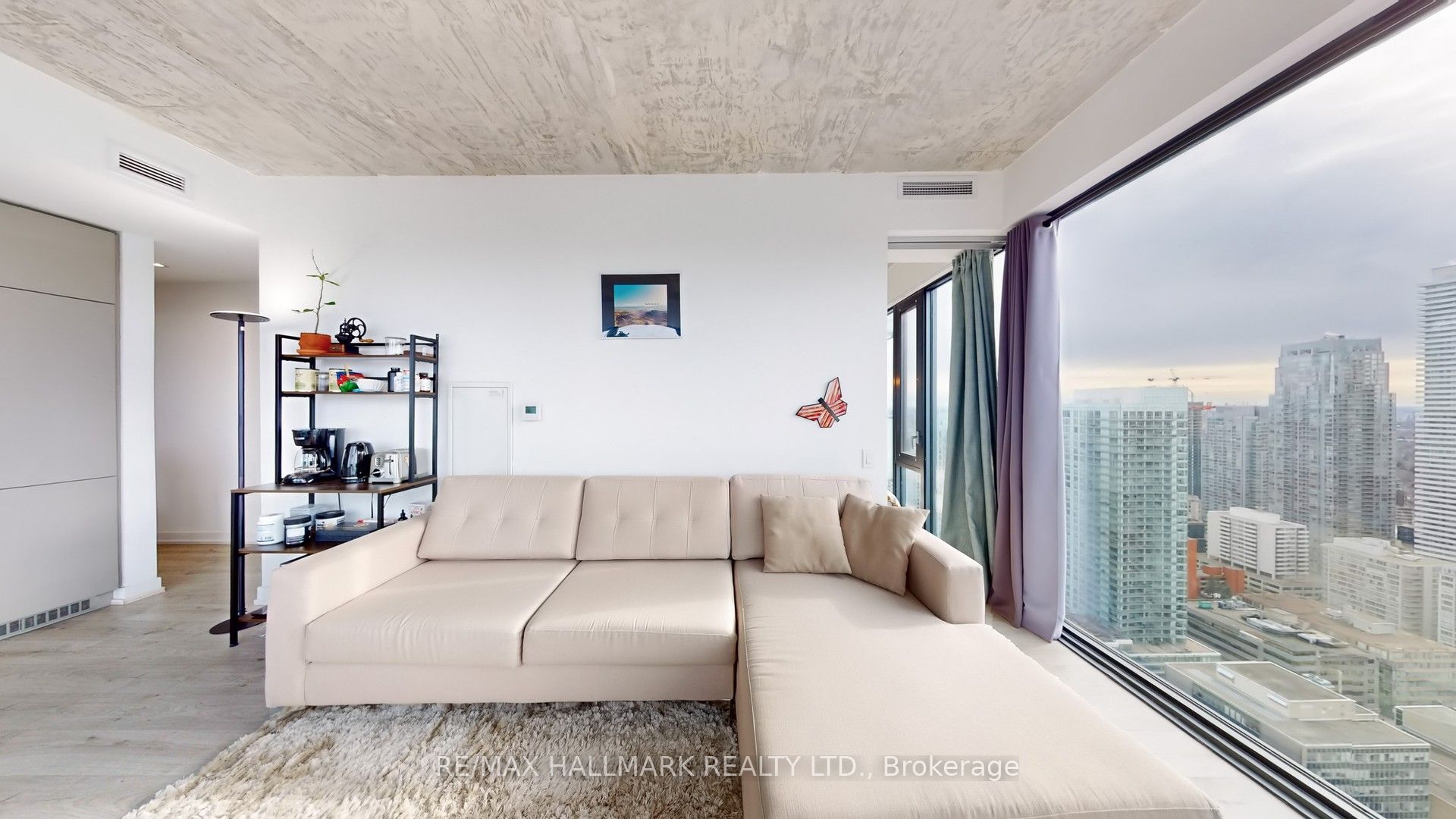 #4203 - 161 Roehampton Avenue Property Photo 9