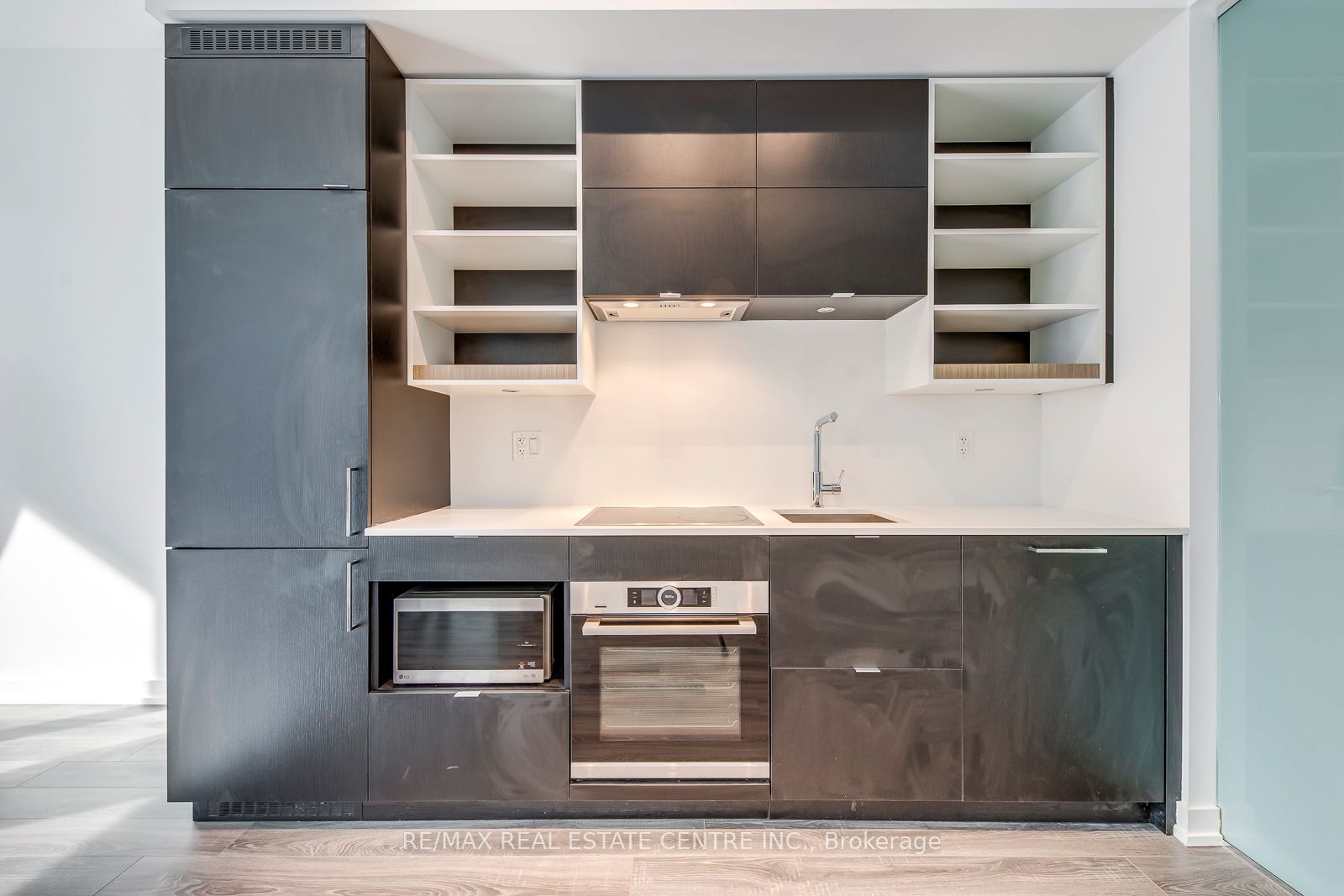 #406 - 20 Edward Street Property Photo 8