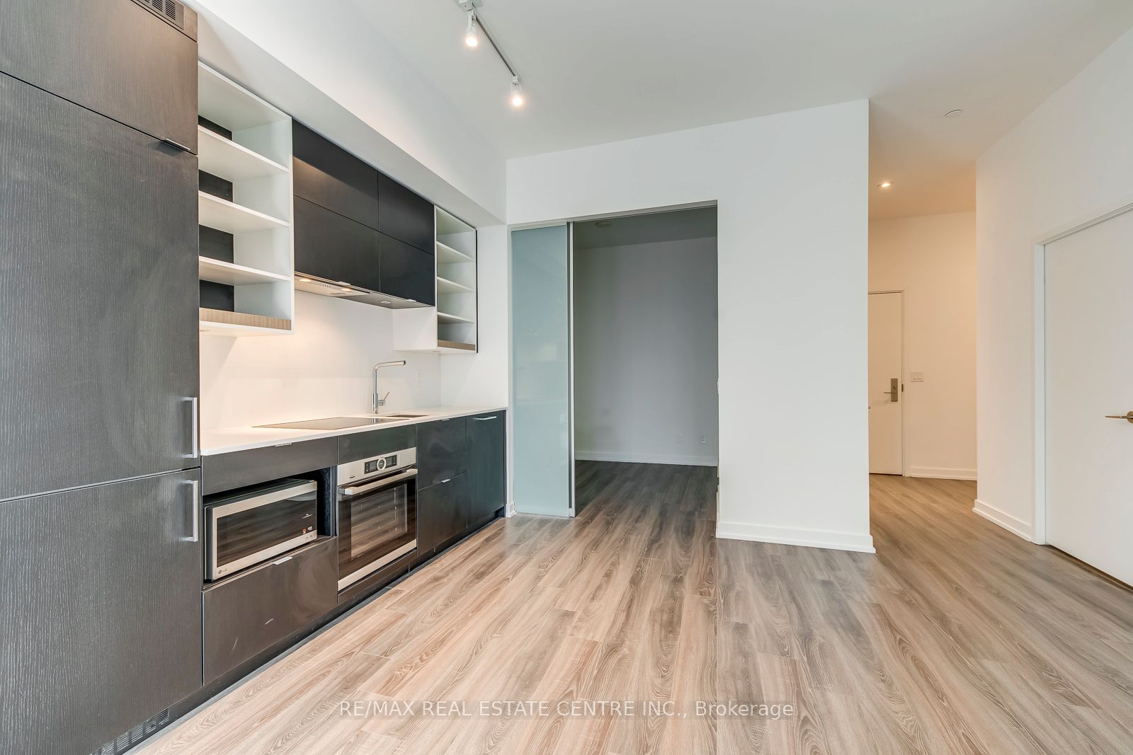 #406 - 20 Edward Street Property Photo 9