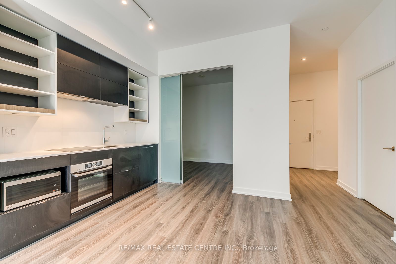 #406 - 20 Edward Street Property Photo 11