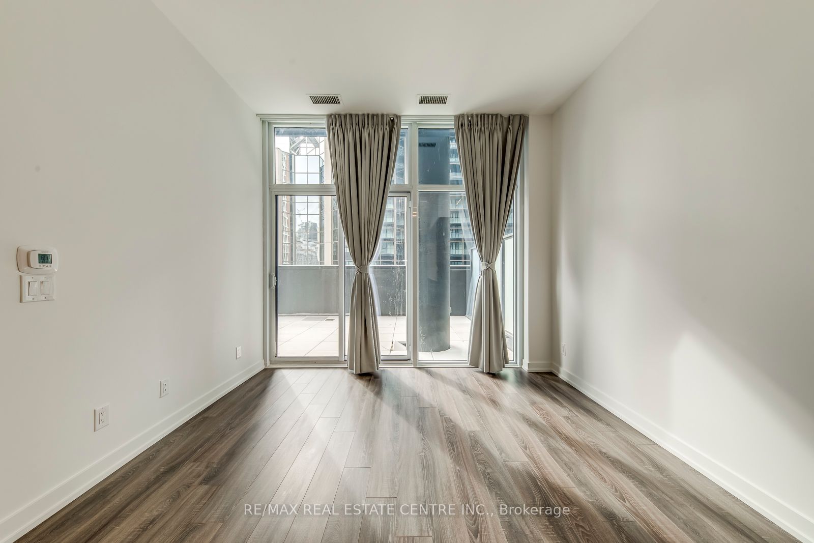 #406 - 20 Edward Street Property Photo 14