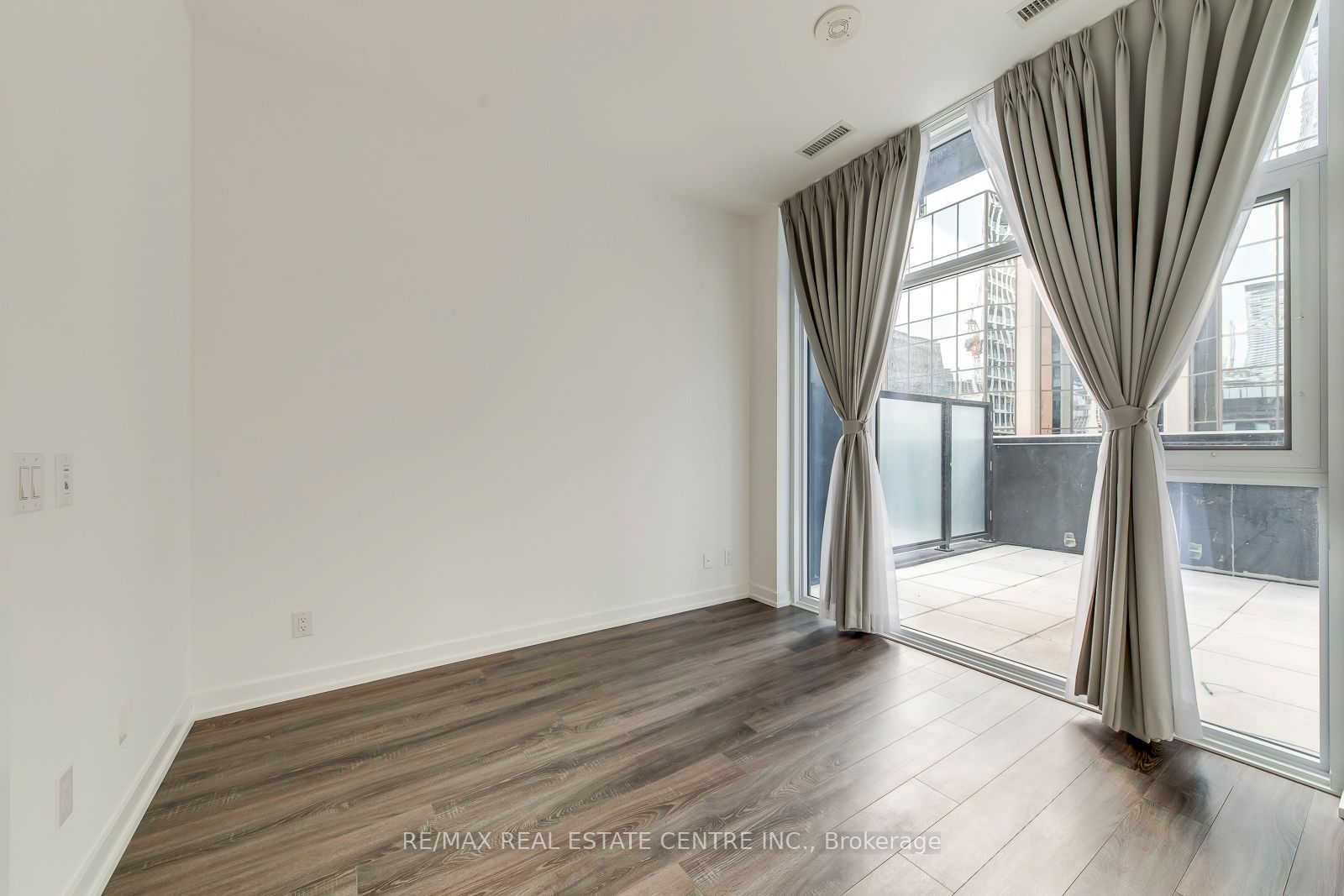 #406 - 20 Edward Street Property Photo 19